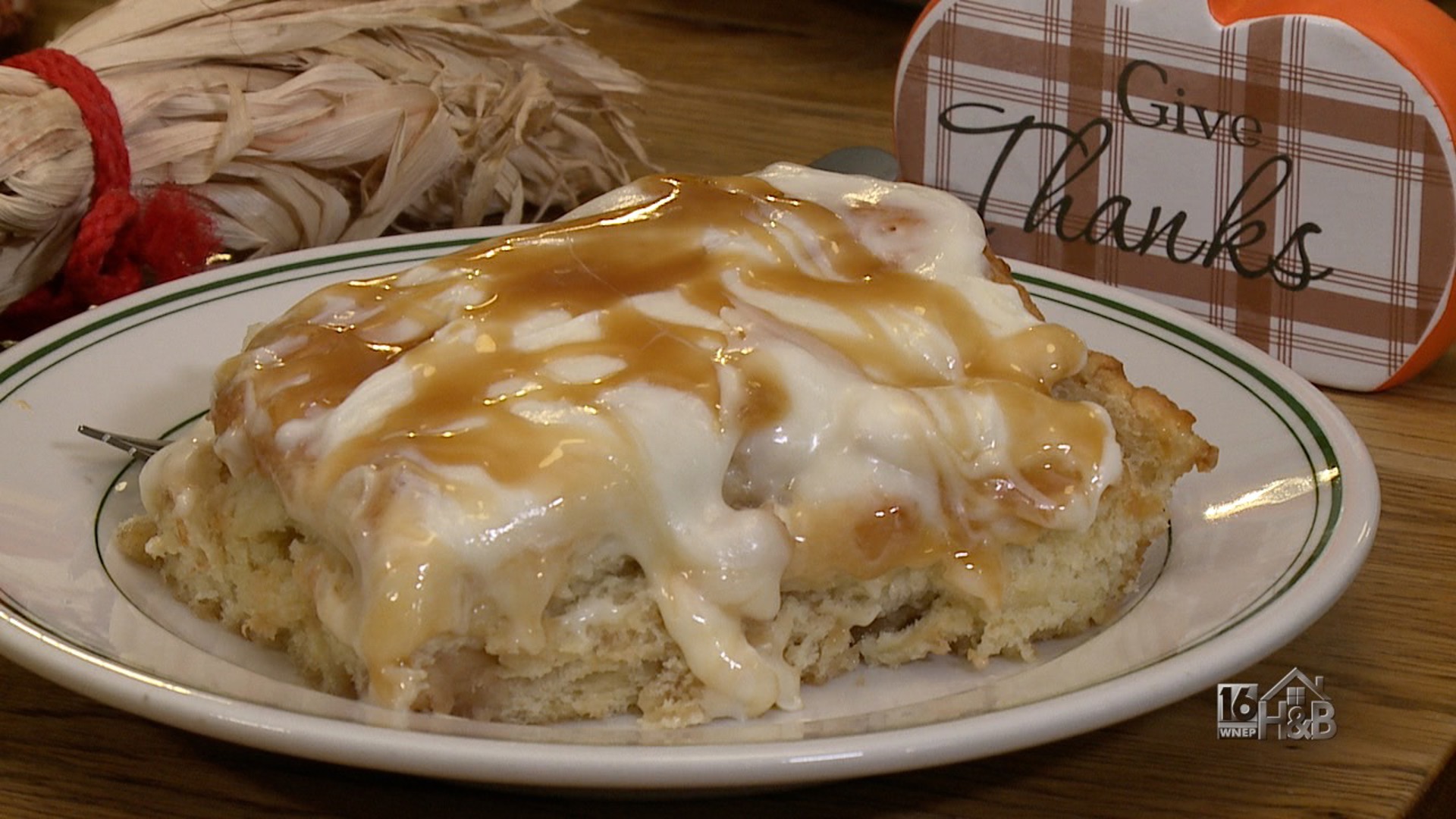 Cinnamon Rolls with Caramel and Apples