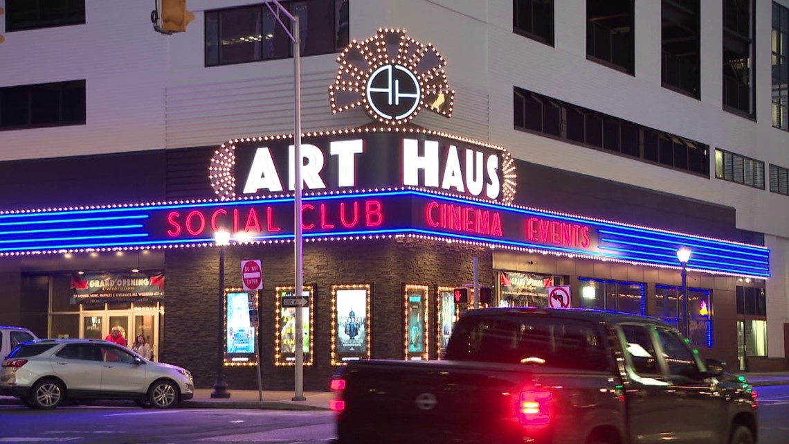 Scranton theatre has strong showing at grand opening following marquee controversy - Vimarsana News