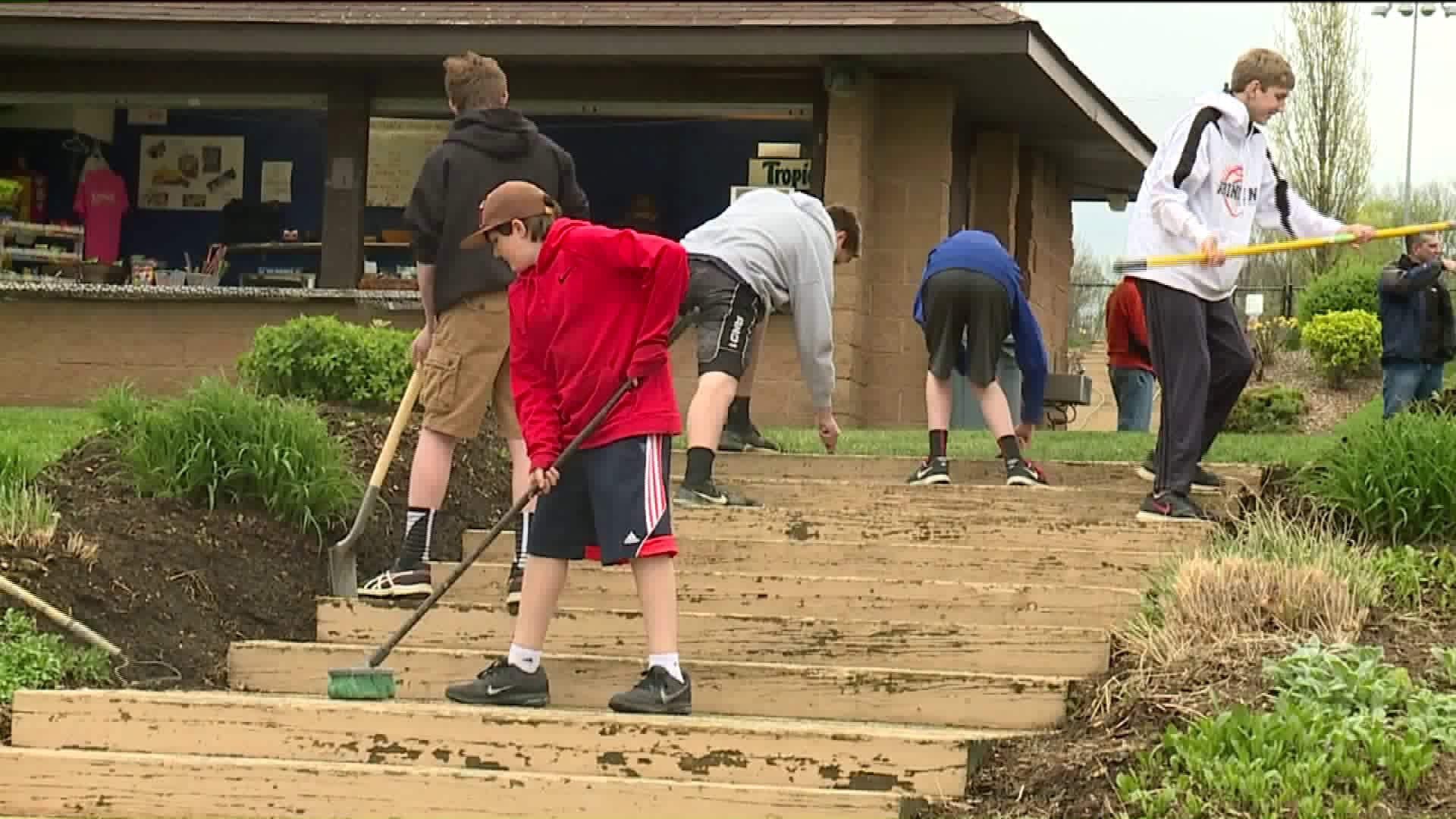 Scouts Sprucing Up a Park in Lackawanna County
