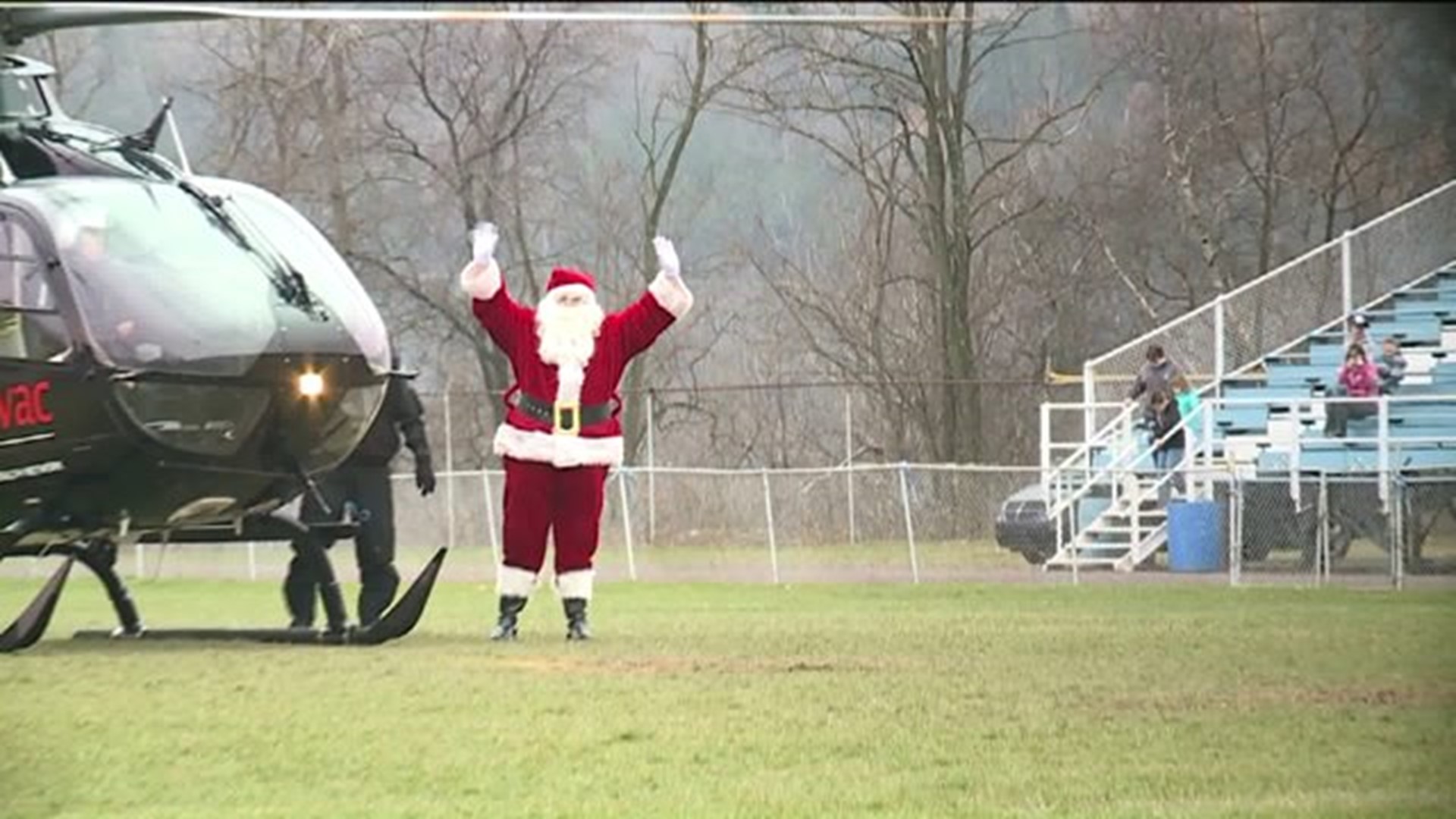 No Skydiving for Santa, Arrives to Shenandoah in Helicopter Instead