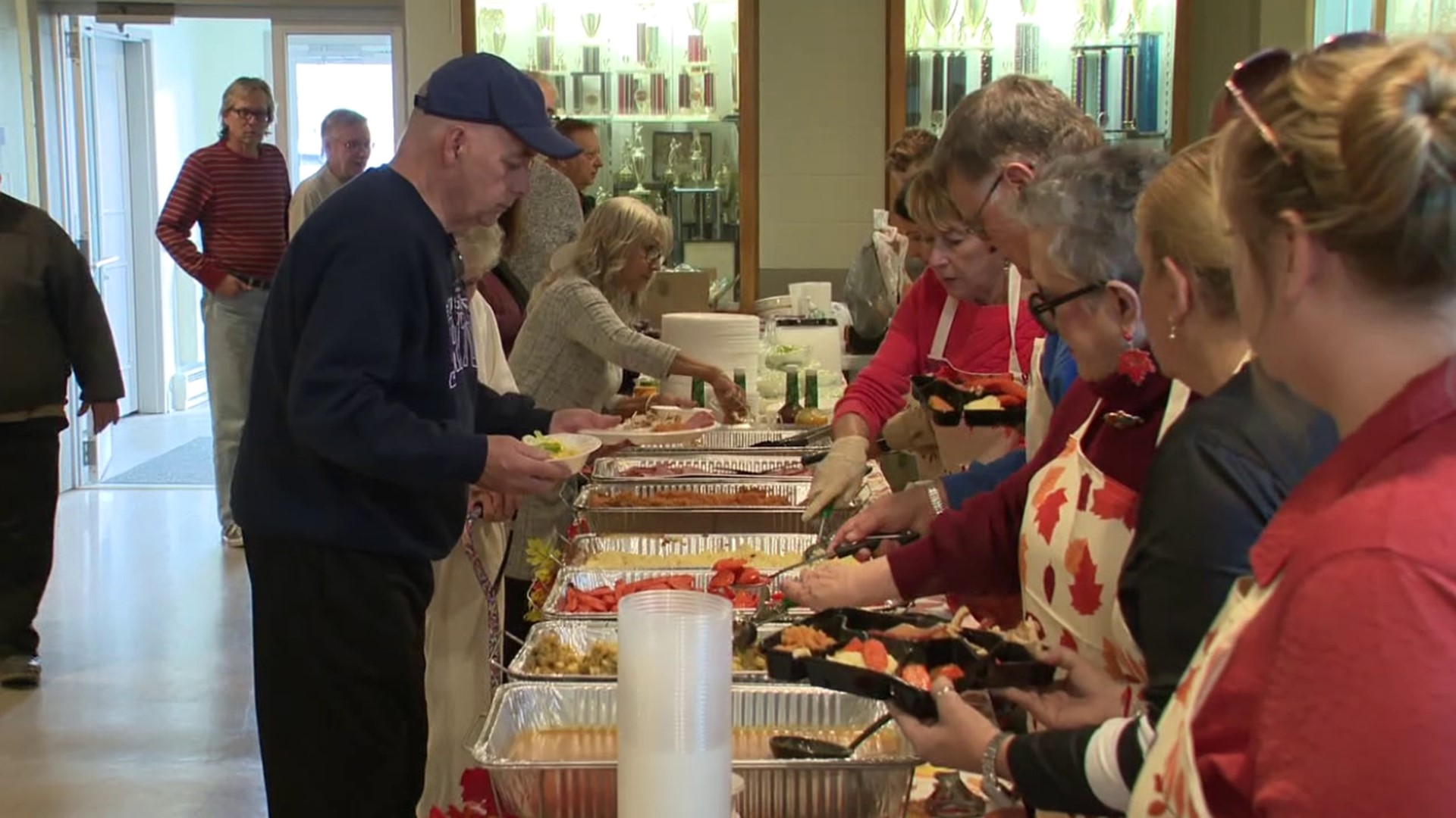 For some, the holidays can be lonely. Newswatch 16's Emily Kress shows us how people are coming together to share a meal.