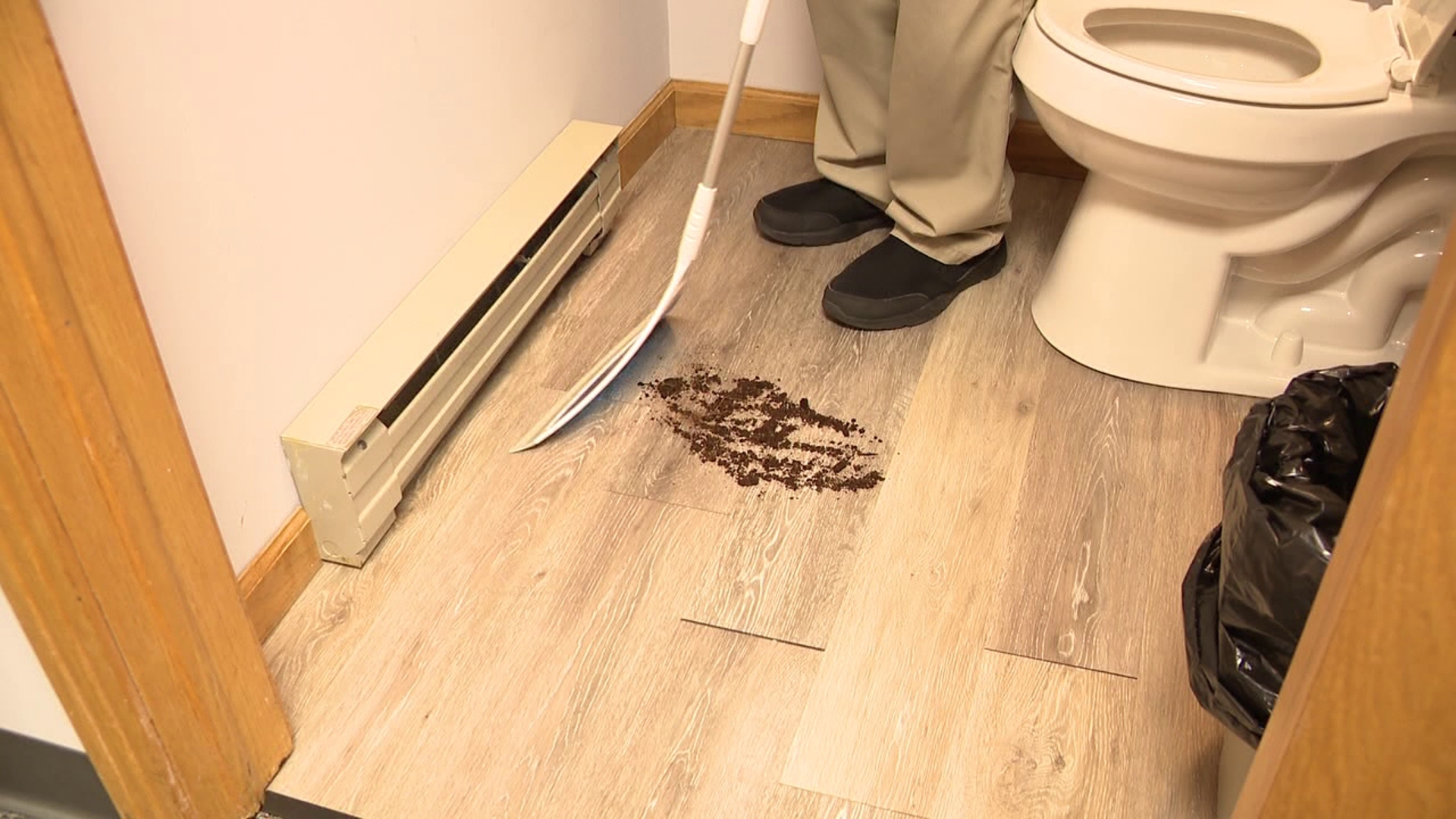 Newswatch 16's Kurt Aaron tests a product that the maker claims sweeps up dirt and debris quickly and easily.