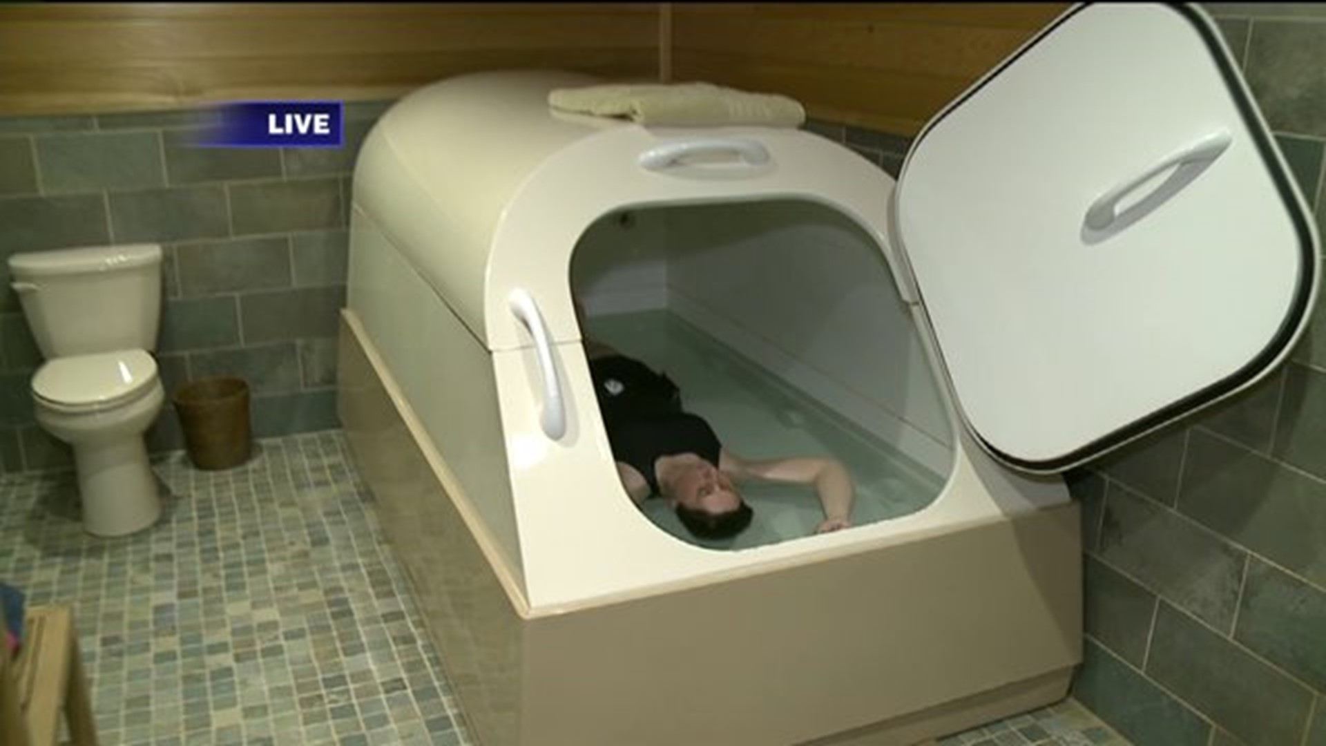 Floating Therapy Helps Woman with Migraines