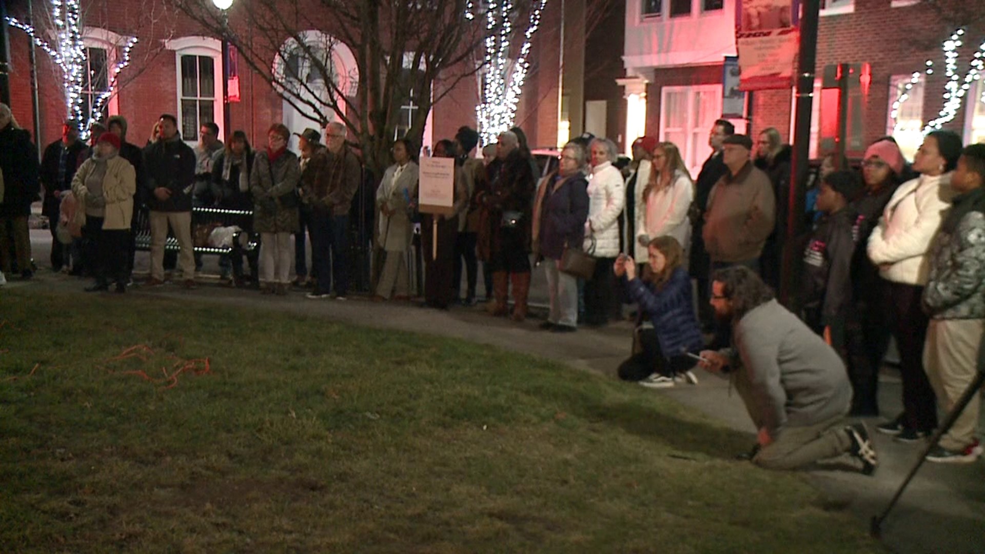 Dozens gathered at the Monroe County Courthouse and across the nation Monday night in memory of Tyre Nichols.