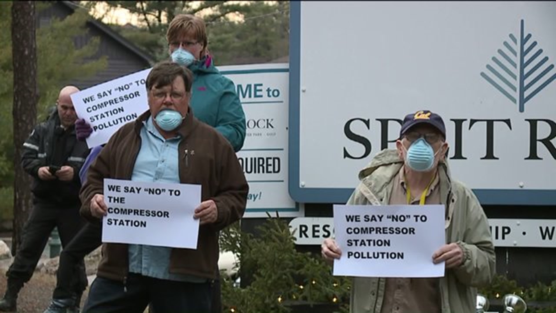 Protesters and Supporters at Proposed Compressor Station Hearing