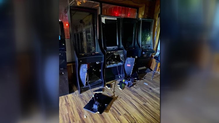 Thieves steal $3,000 from gaming machines in Minersville