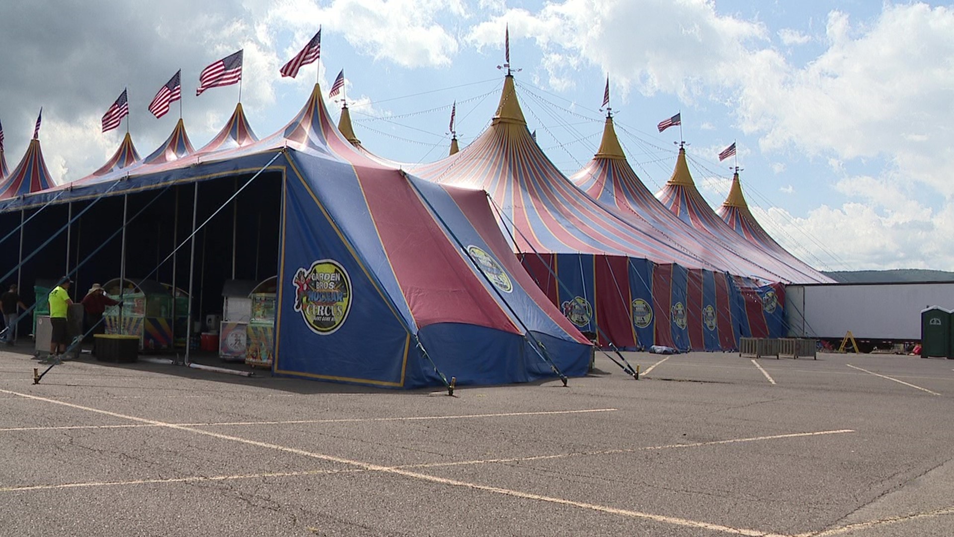 Newswatch 16's Melissa Steininger takes us under the big top, where they're preparing for a fun-filled weekend.