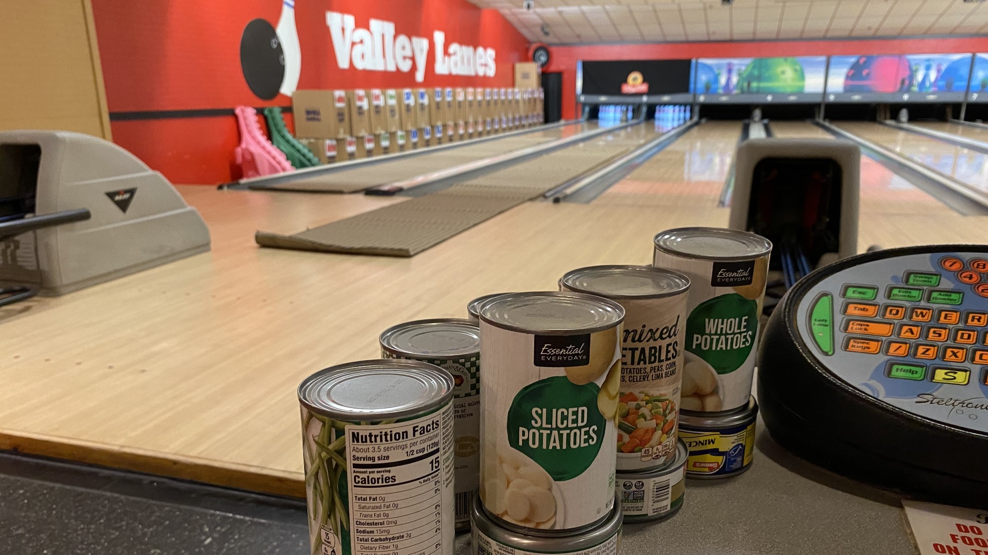 Bowling isn’t the usual side dish served with turkey, but a group in Lackawanna County is showing how these two things make a good pairing for a food drive.