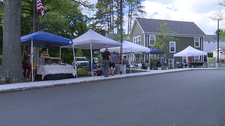 Carbondale Famers market heads outdoors