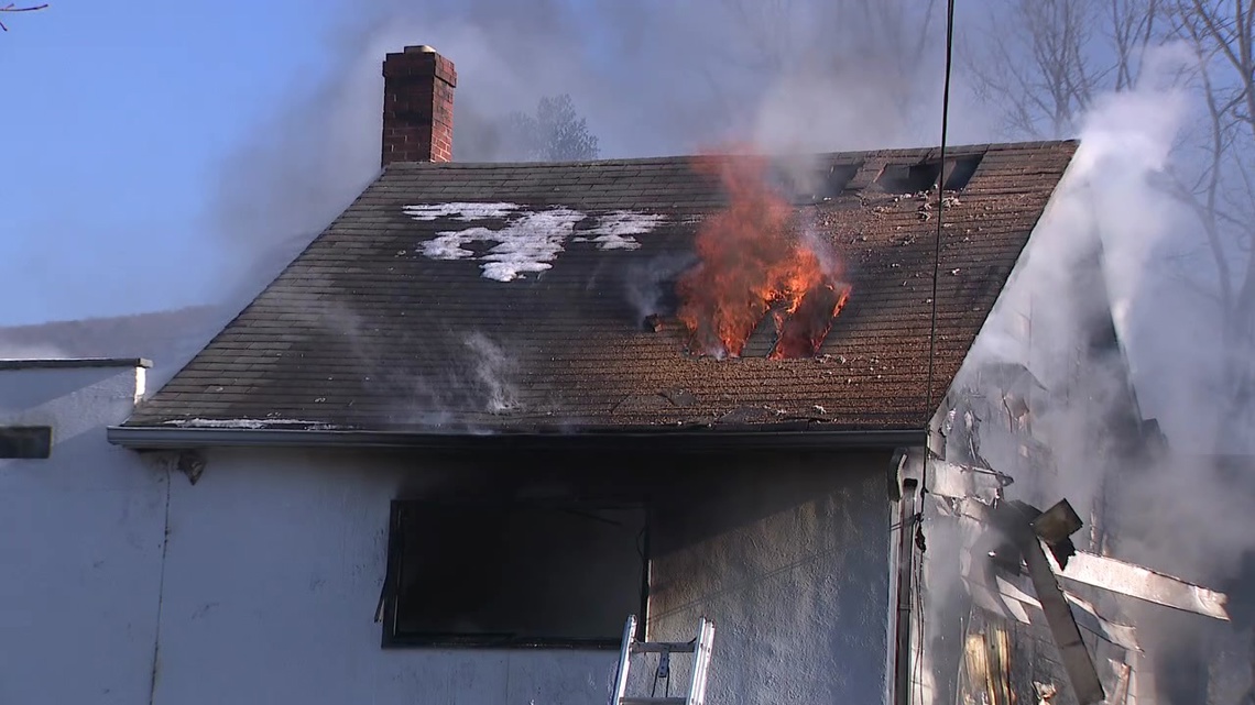 Flames damage apartments in Jim Thorpe