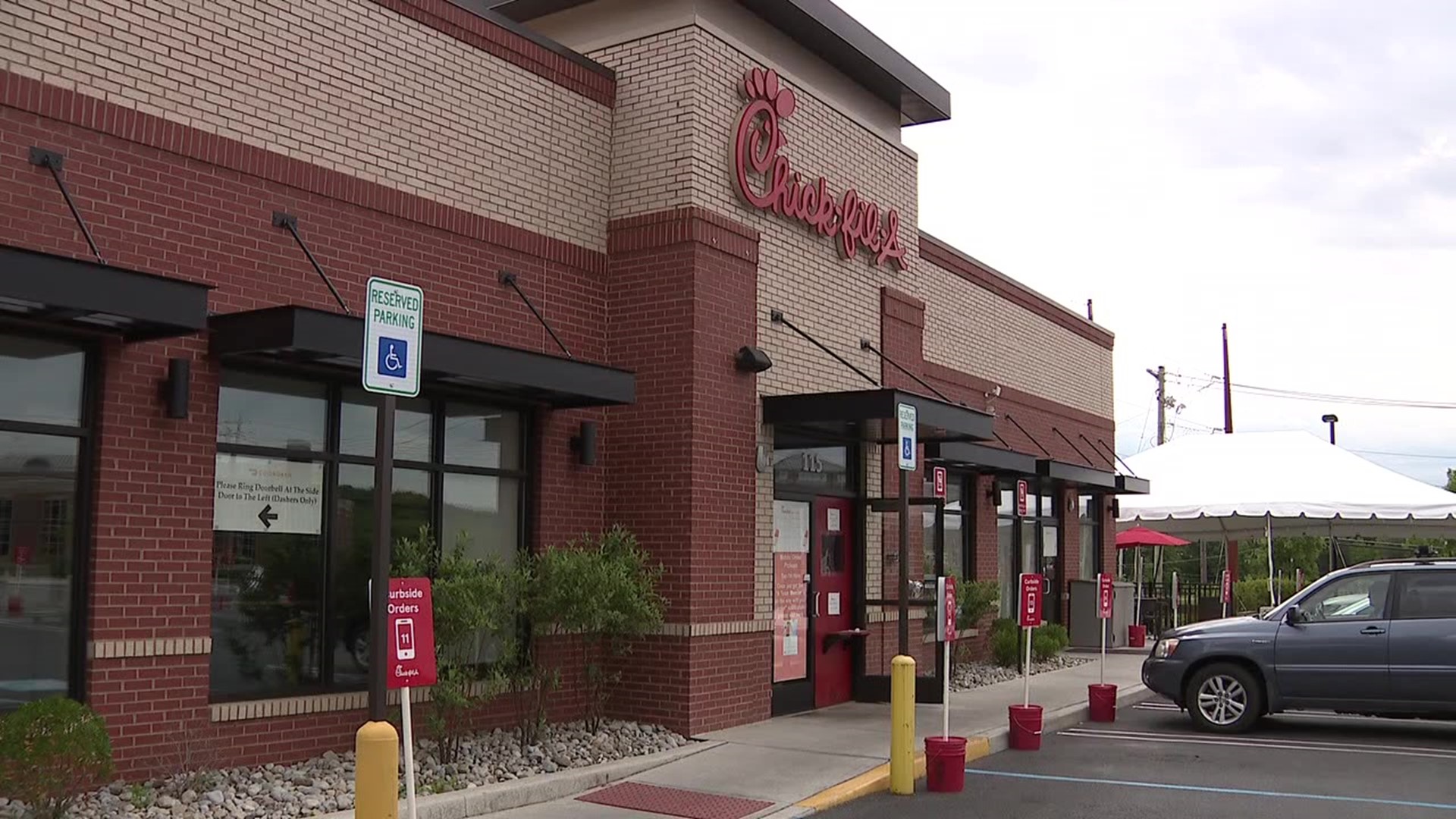 The owner of Chick-fil-A in Bartonsville has been offering free meals to hospice patients and their families at St. Luke's University Health Network.