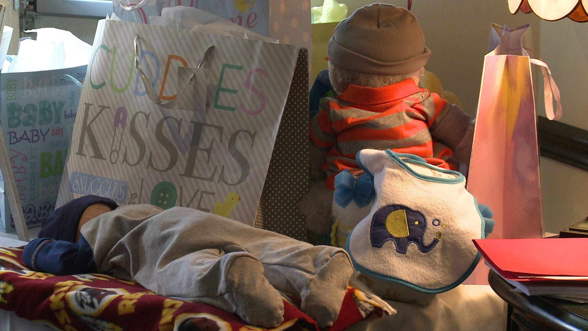 Strangers Throw Baby Shower for Pregnant Mom Whose Three Kids, Fiance