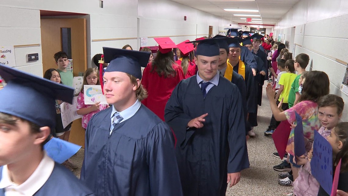 Farewell to Riverside seniors from elementary students | wnep.com