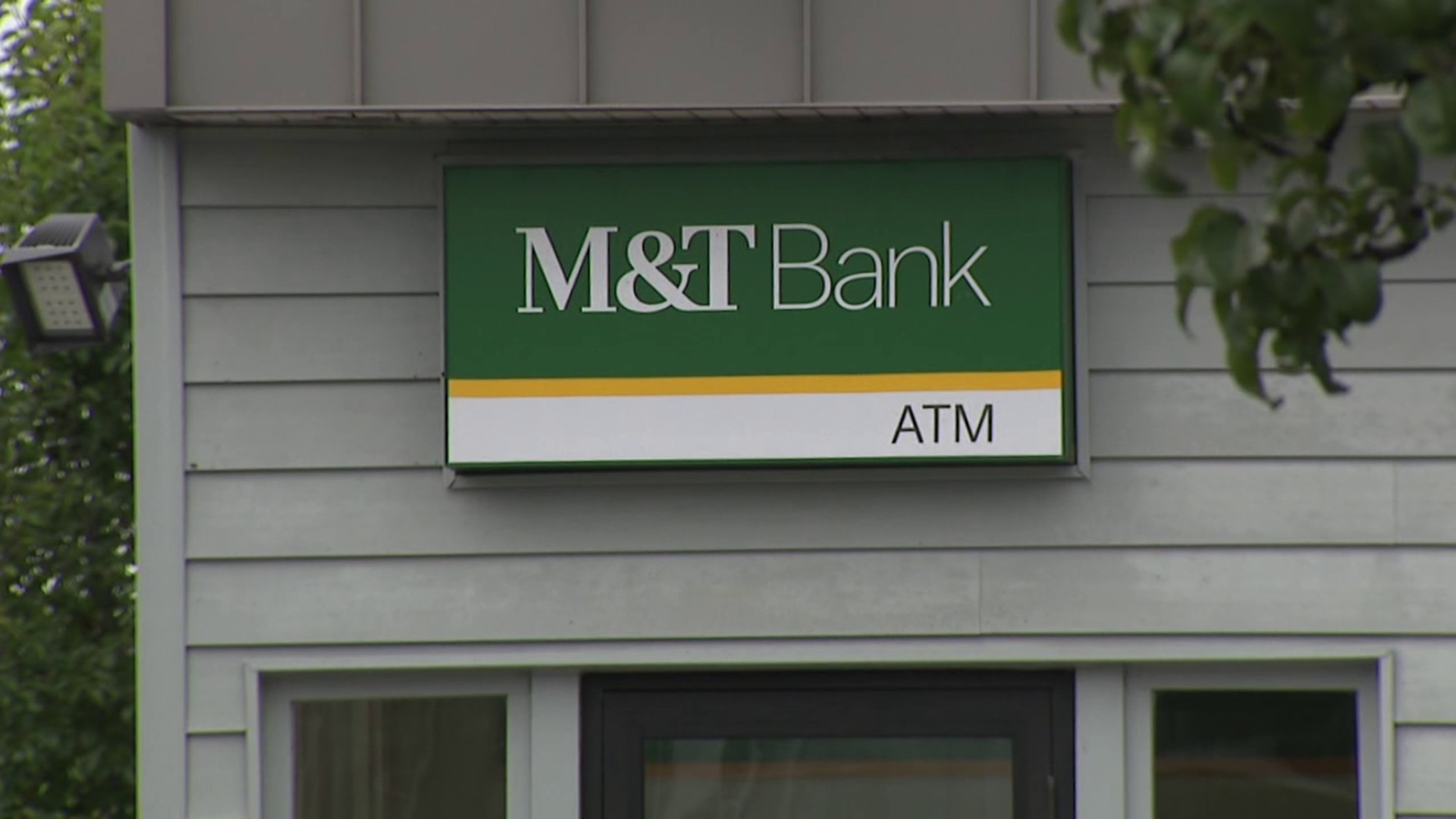 The M&T Bank in Stroud Township was robbed shortly after 12:00 p.m. Friday, according to police.