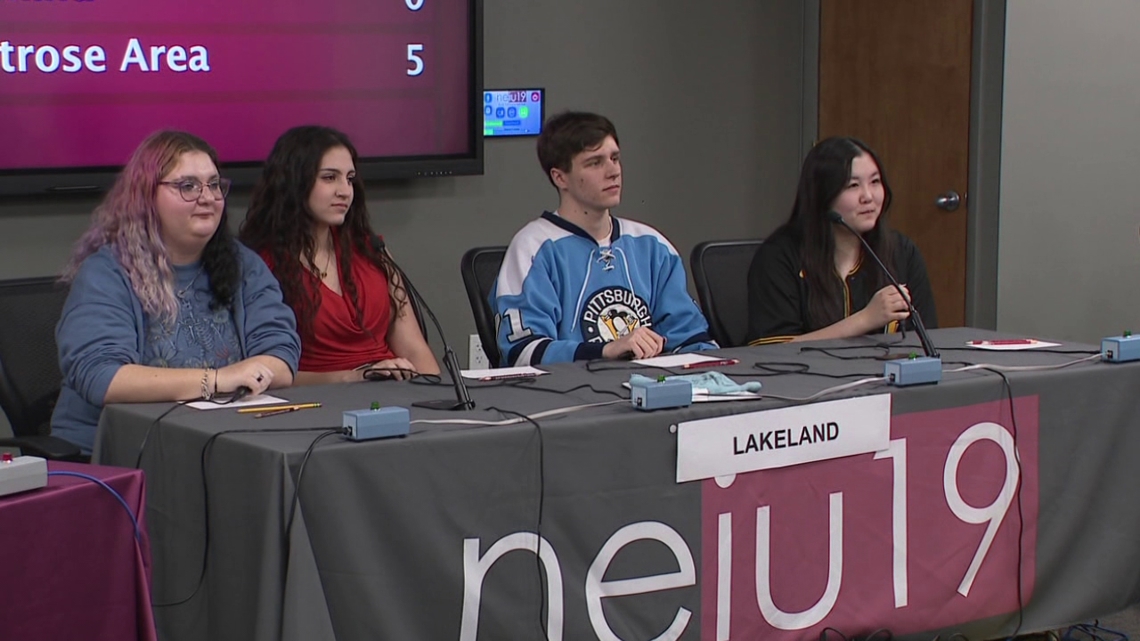 Students face intense competition at NEIU19 Academic Challenge