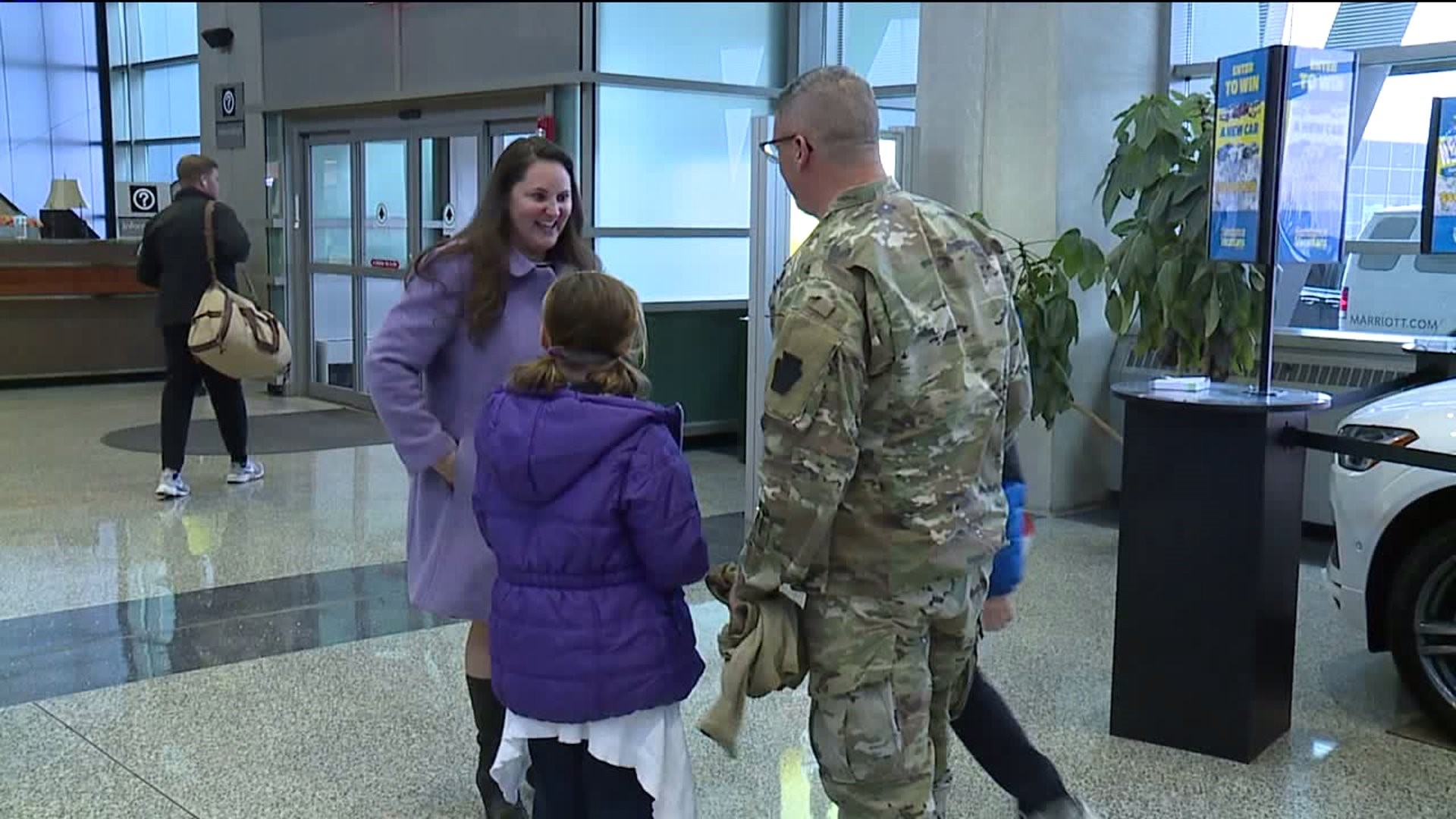 Soldiers Come Home for Thanksgiving