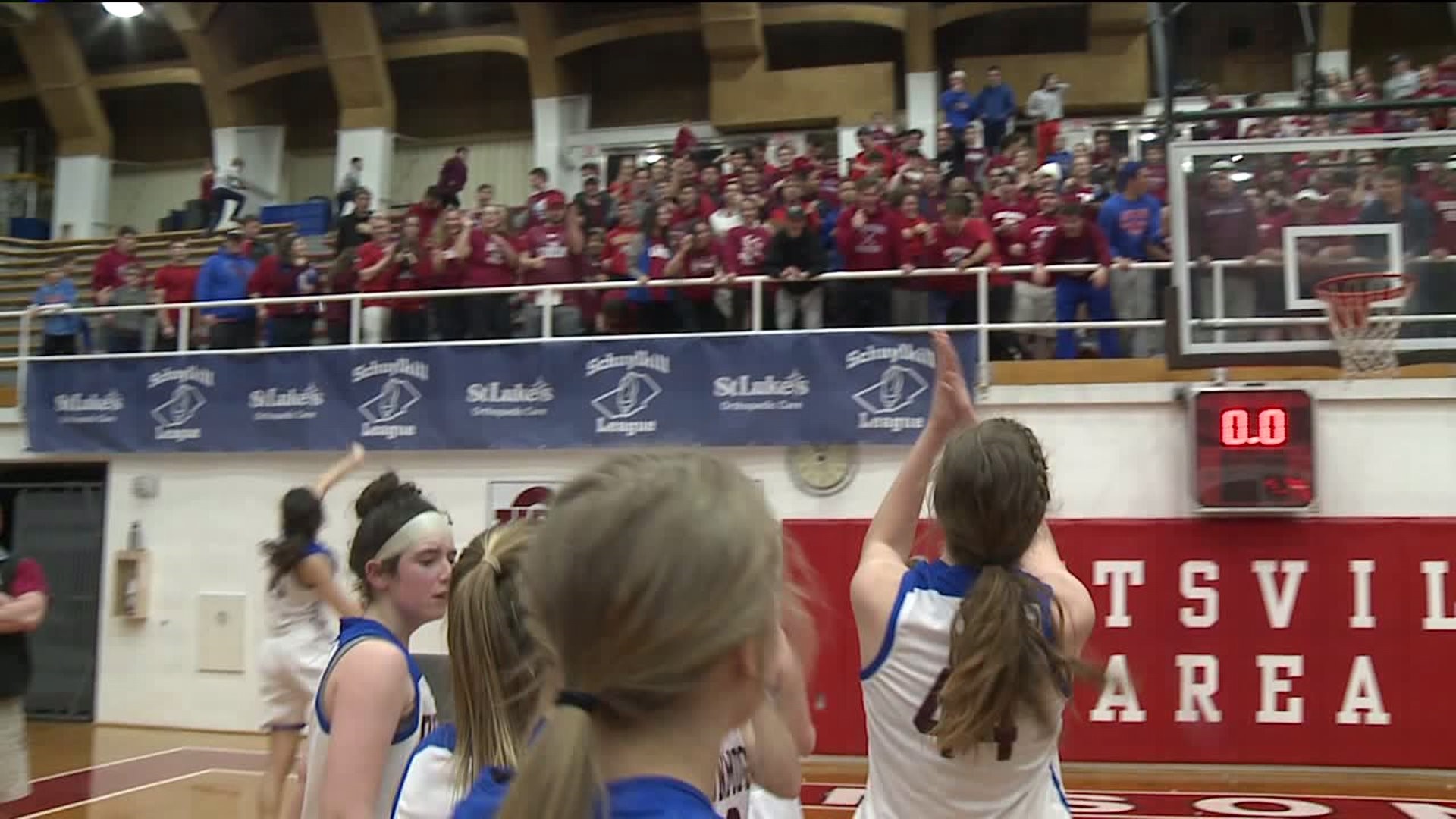 Dunmore Fans Shower Lady Bucks With Support