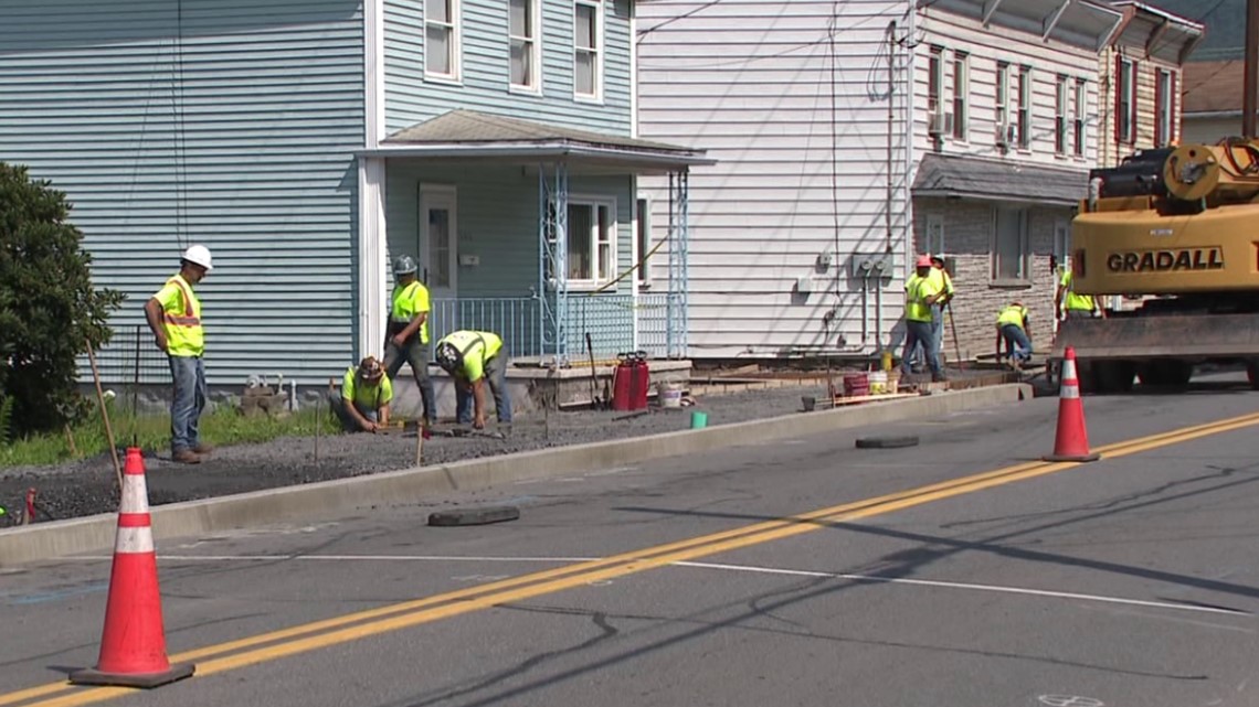 Outdoor workers finding ways to beat the heat | wnep.com