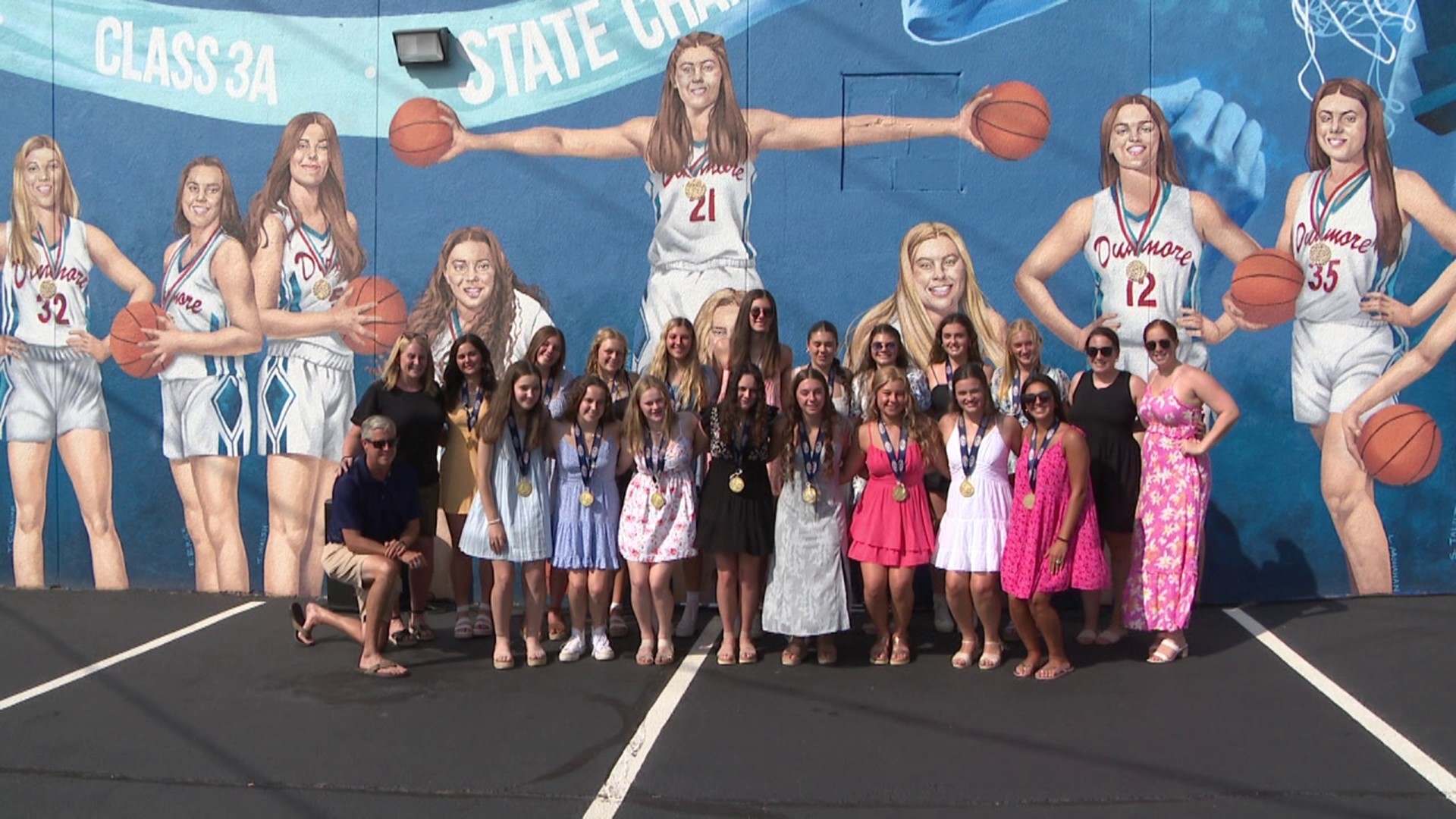 A new mural dedicated to the state championship winners was unveiled Sunday.