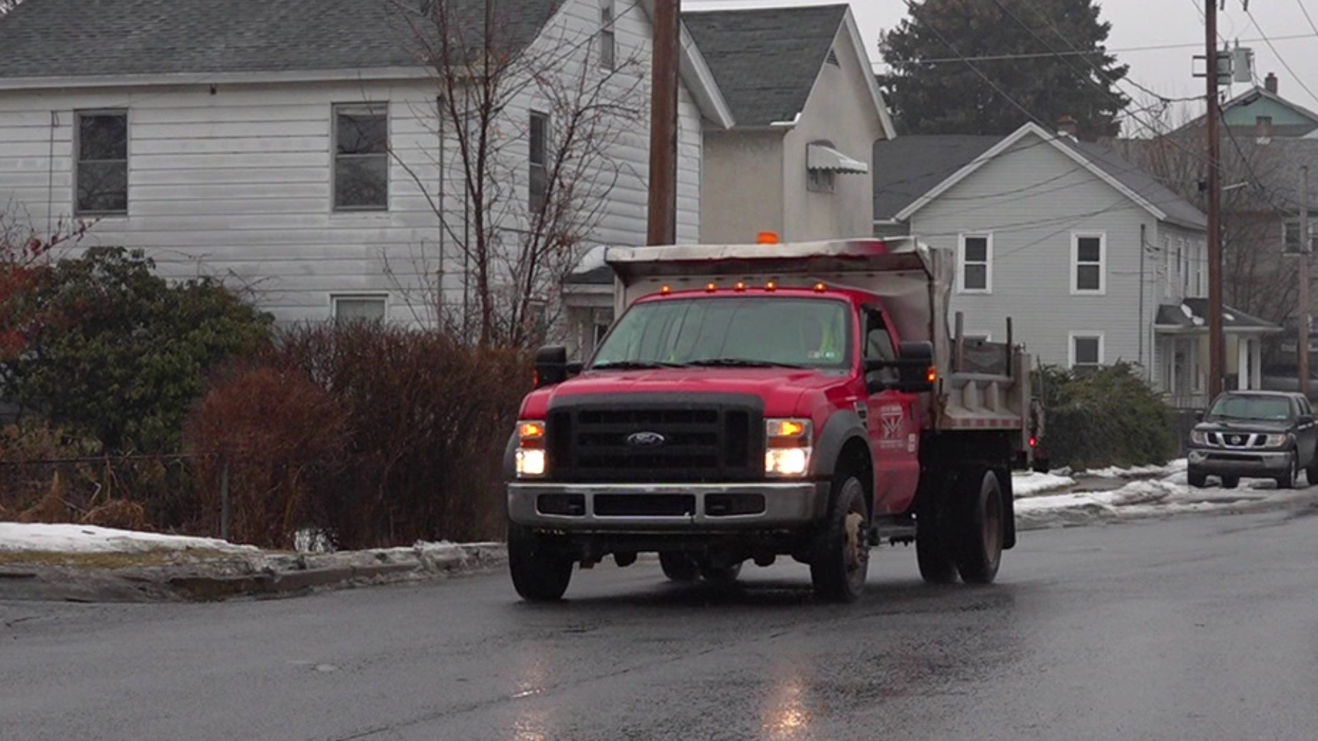 Newswatch 16's Claire Alfree spoke with DPW workers in Scranton about their game plan for keeping the roads safe.