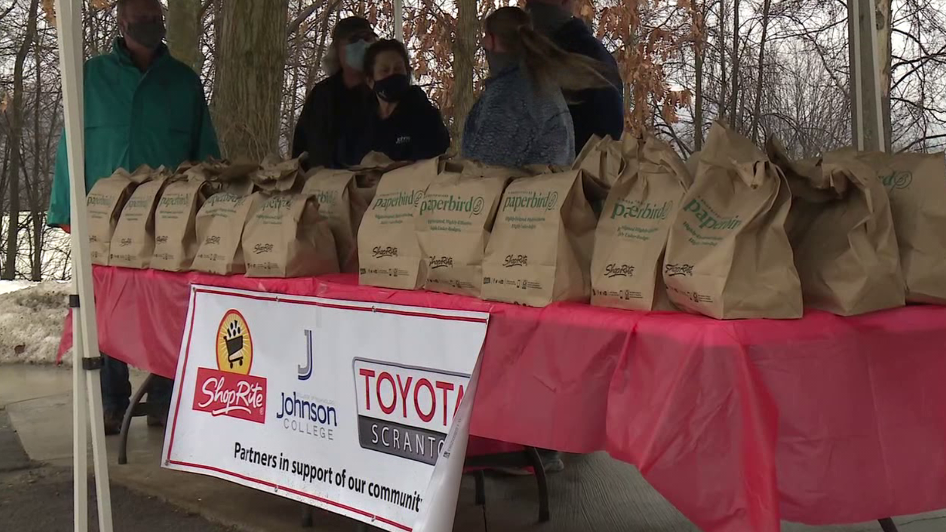 Local college students and car dealership team up to feed those in need.
