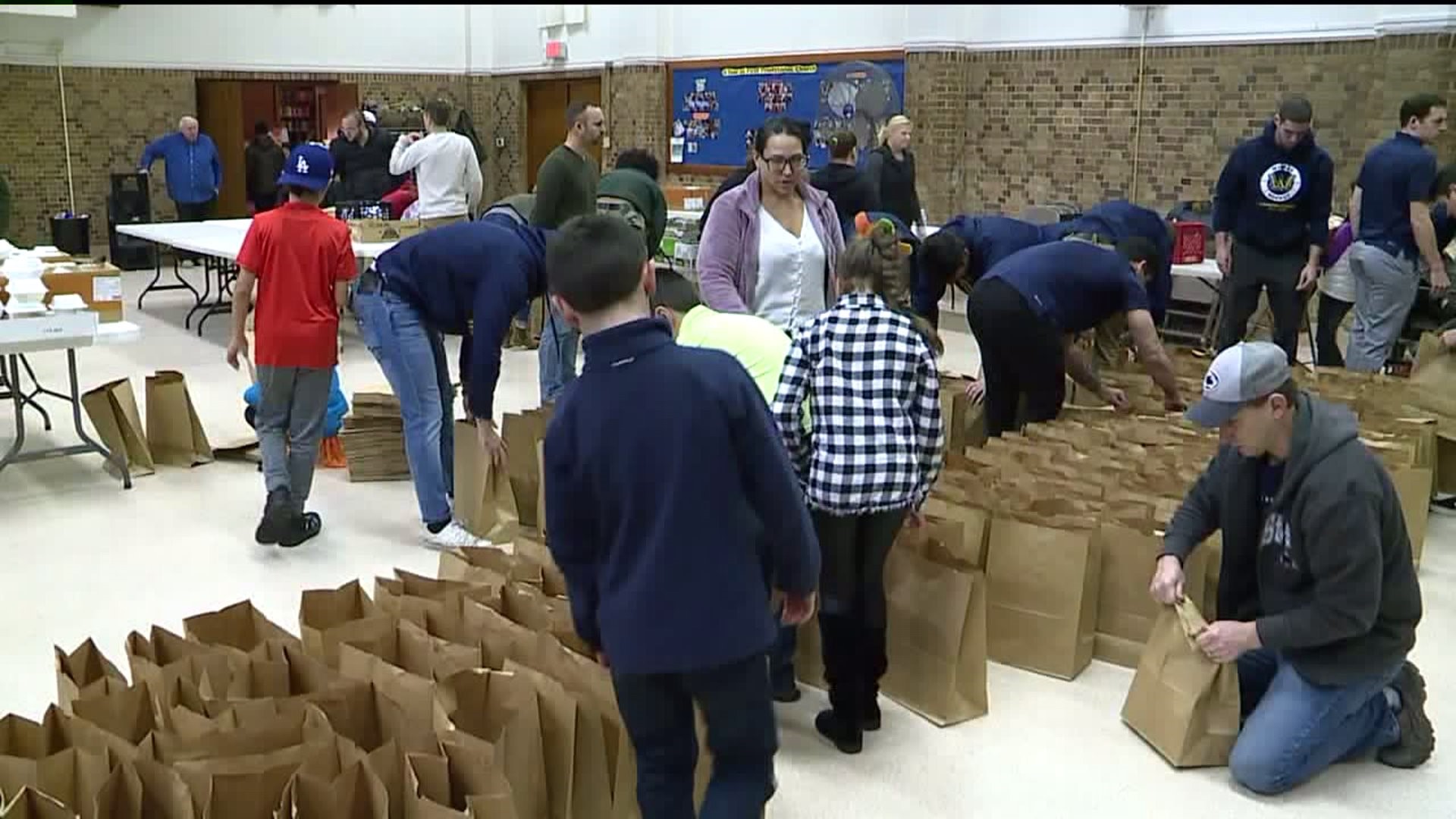Volunteers Bring Thanksgiving to the Homebound