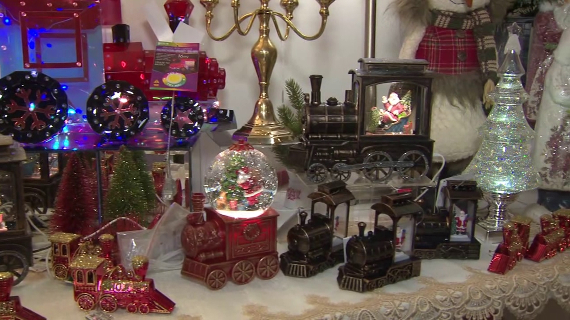 Holiday spirit in full swing in the Poconos as shoppers eye early Christmas buys