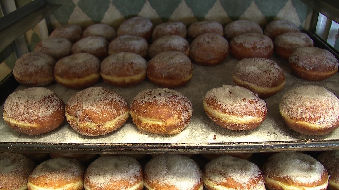 Minooka bakery makes paczkis for Fat Tuesday - Vimarsana News