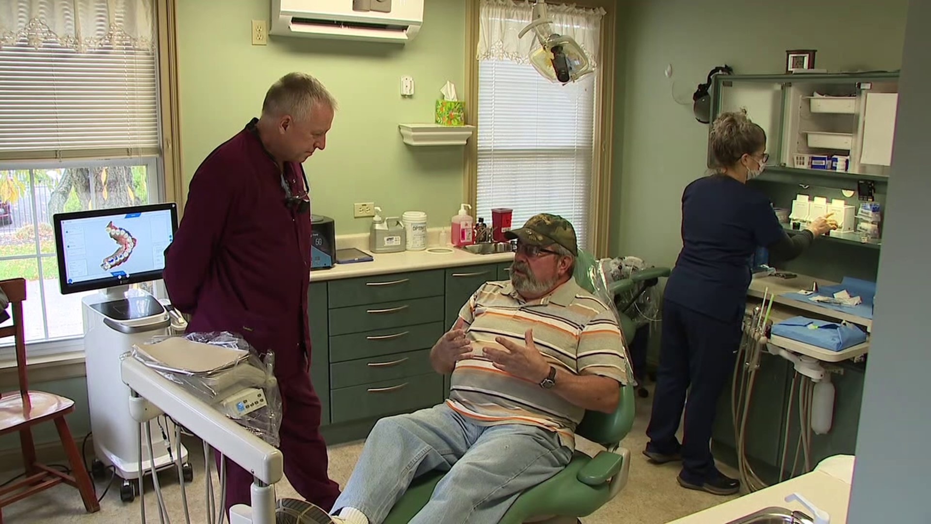 A dentist in Northumberland County closes office to provide dental service to veterans ahead of Veteran's Day.