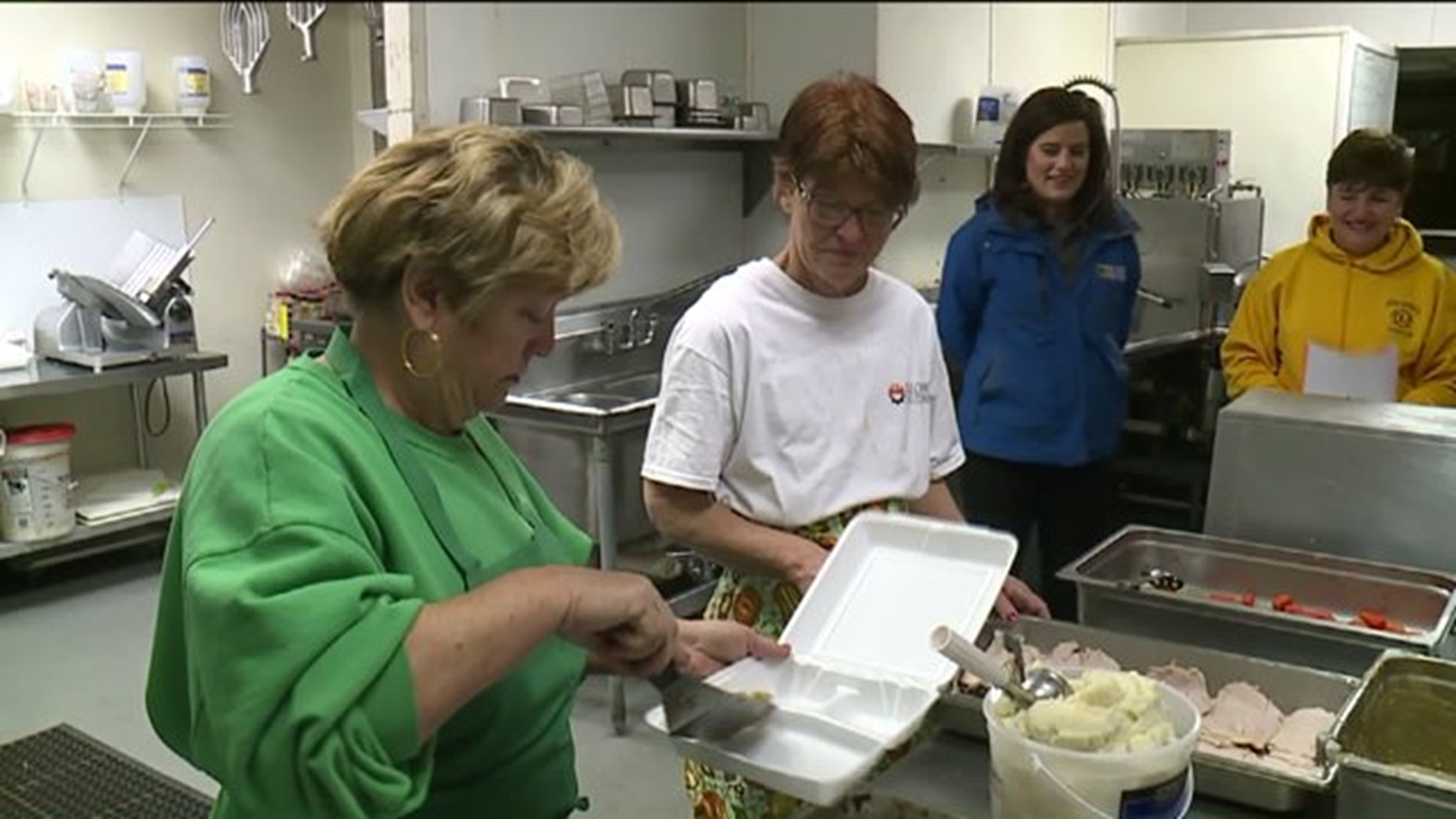 Local Lions Club Delivers Thanksgiving Dinners
