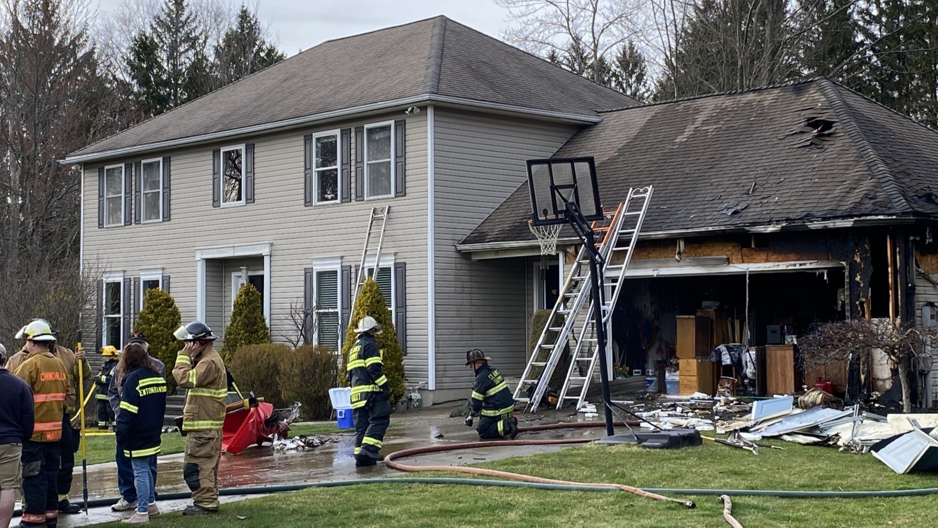 Flames broke out just before 5 p.m. along Pineview Circle Sunday afternoon.