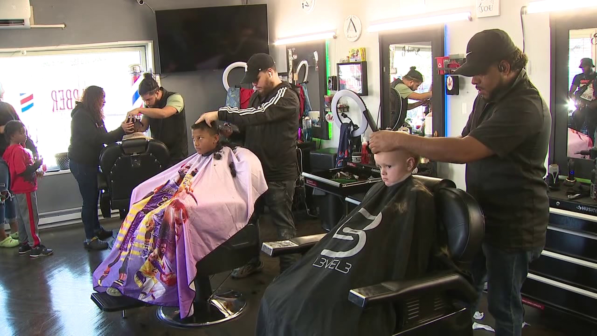 Newswatch 16's Emily Kress shows us how one barber shop in the Poconos is making sure students are going back in style.