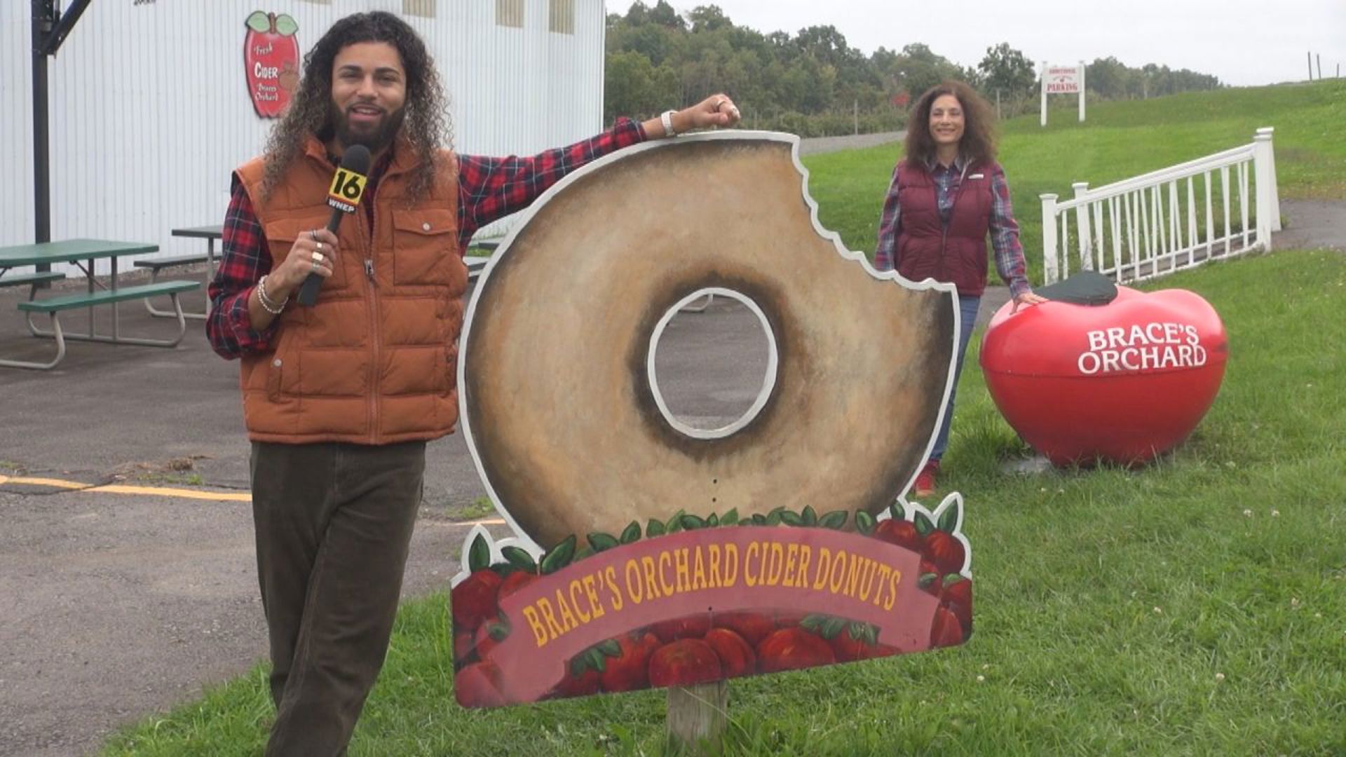 Jeremy takes a look back at his taste test of the many different varieties of apples grown at Brace's Orchard, as well as the delicious products they make.