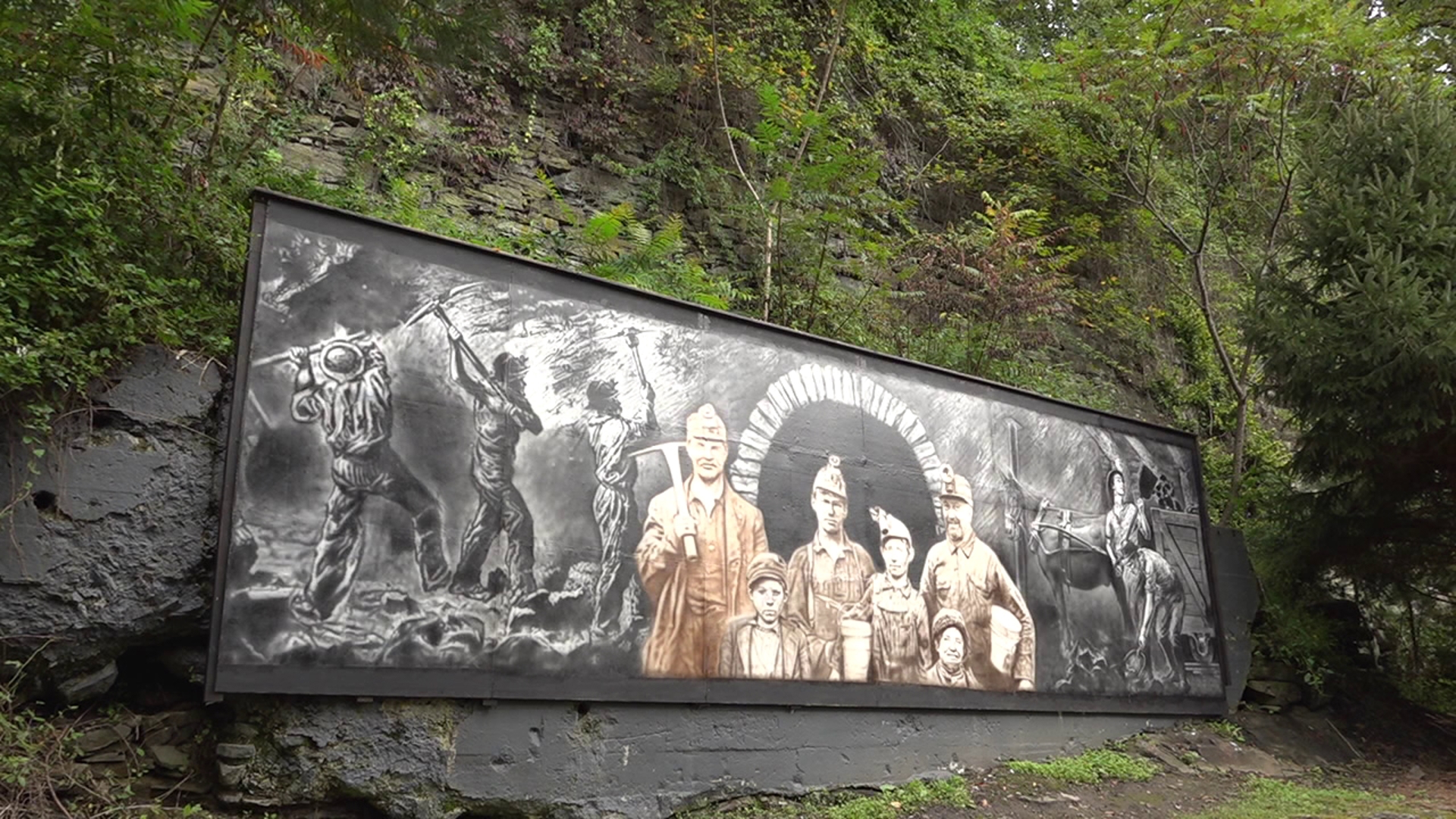 Mural honors victims of Avondale Mine Disaster | On The