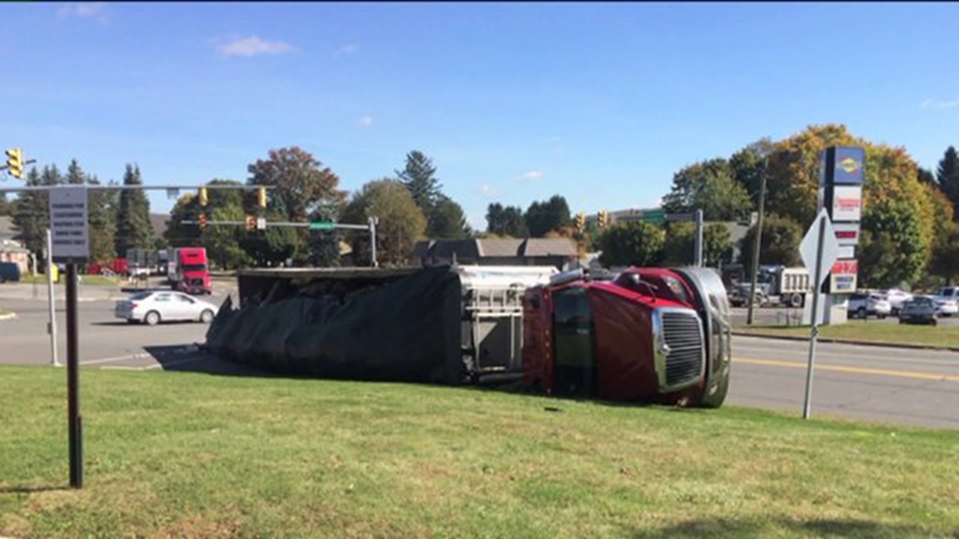Crews Clean up Rig Rollover in Schuylkill County