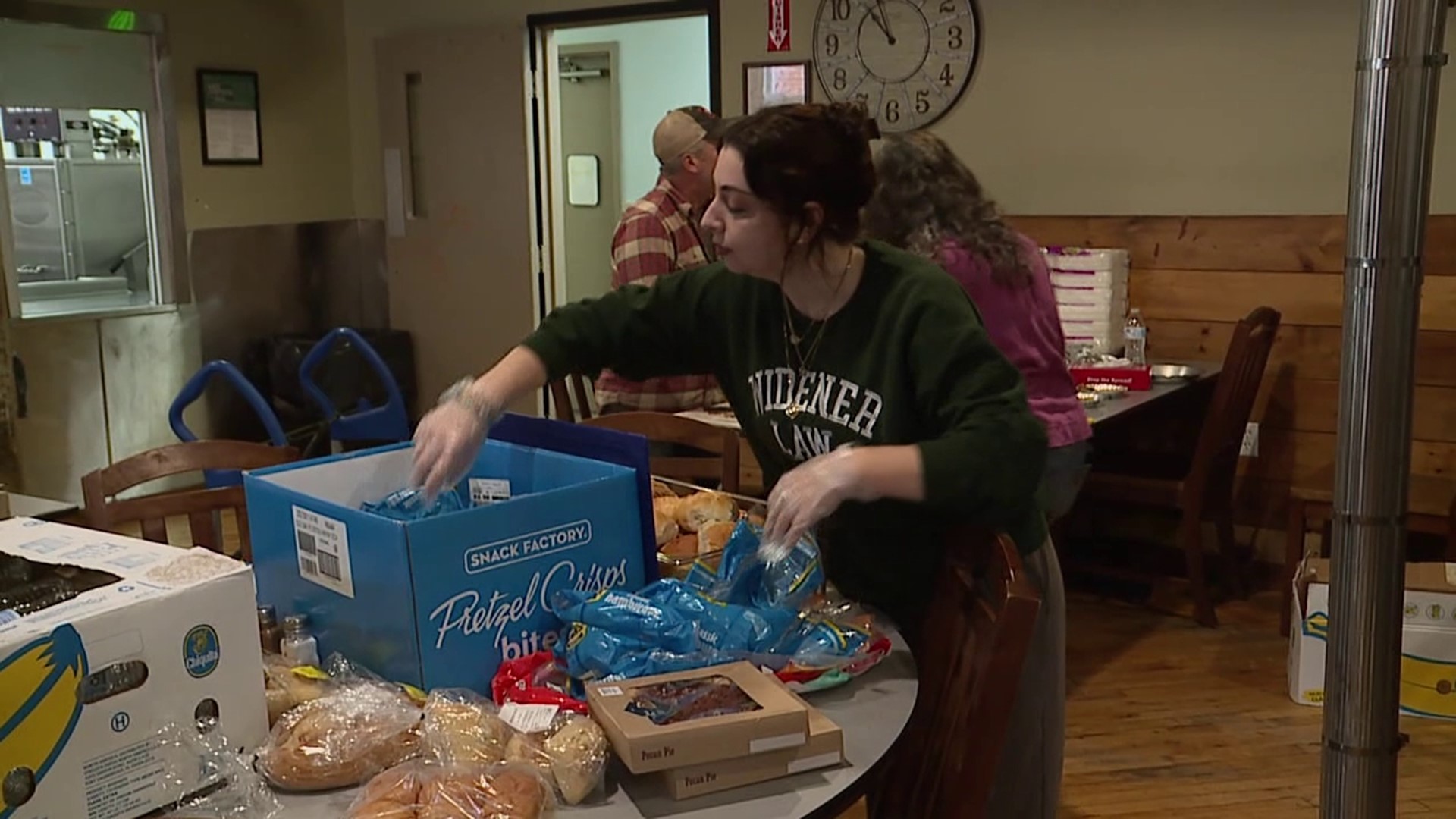 The American Rescue Workers provide 400 Thanksgiving meals to the Williamsport community.