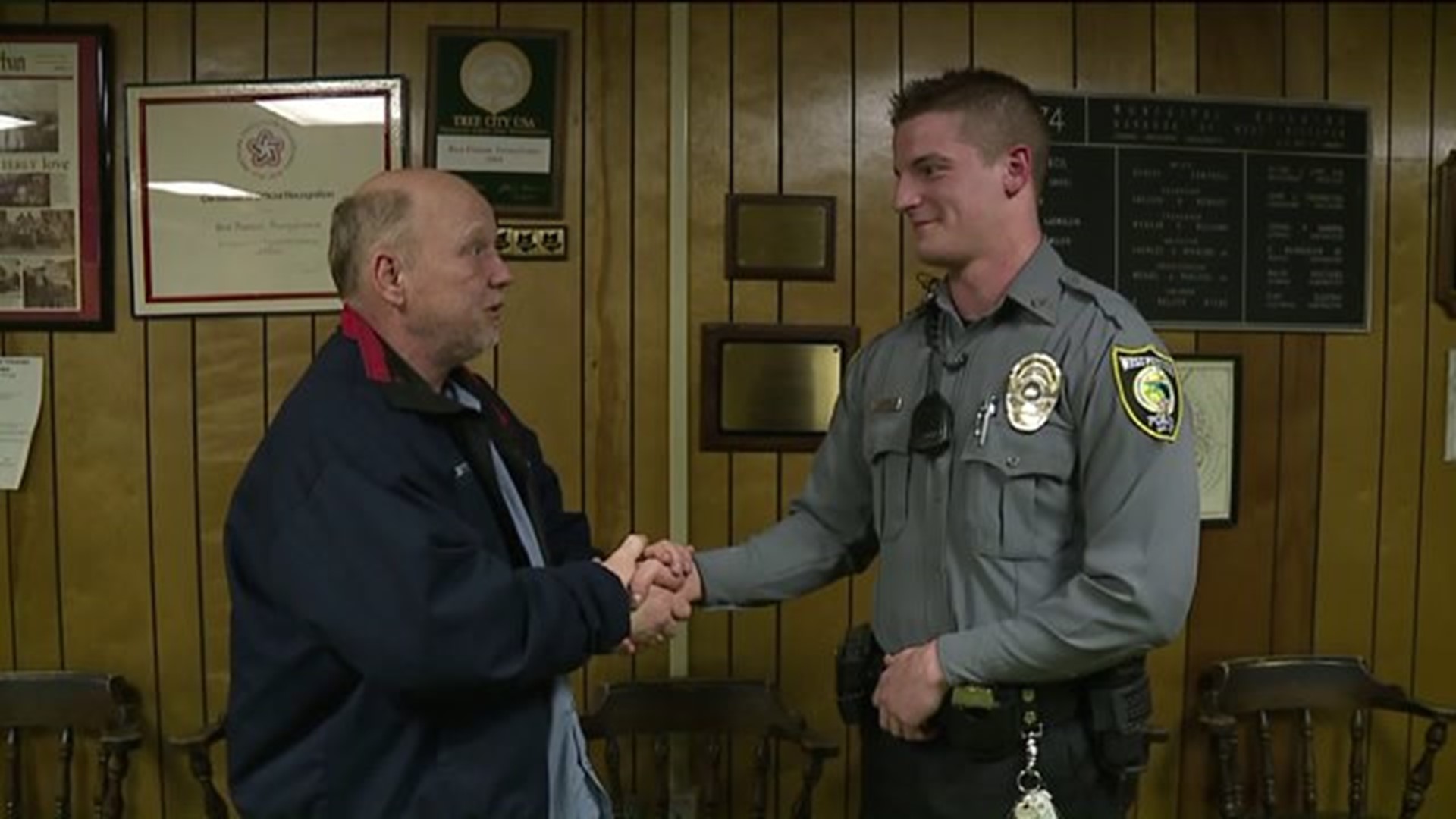Police Officer Recognized for Helping Save Man`s Life