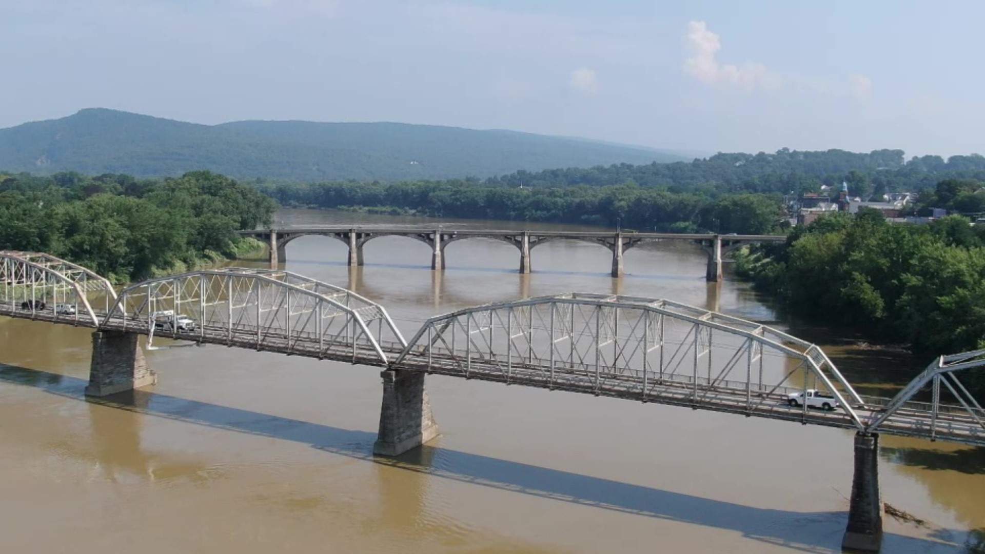 Newswatch 16's Chelsea Strub examines the renderings for the new bridges connecting Pittston and West Pittston.