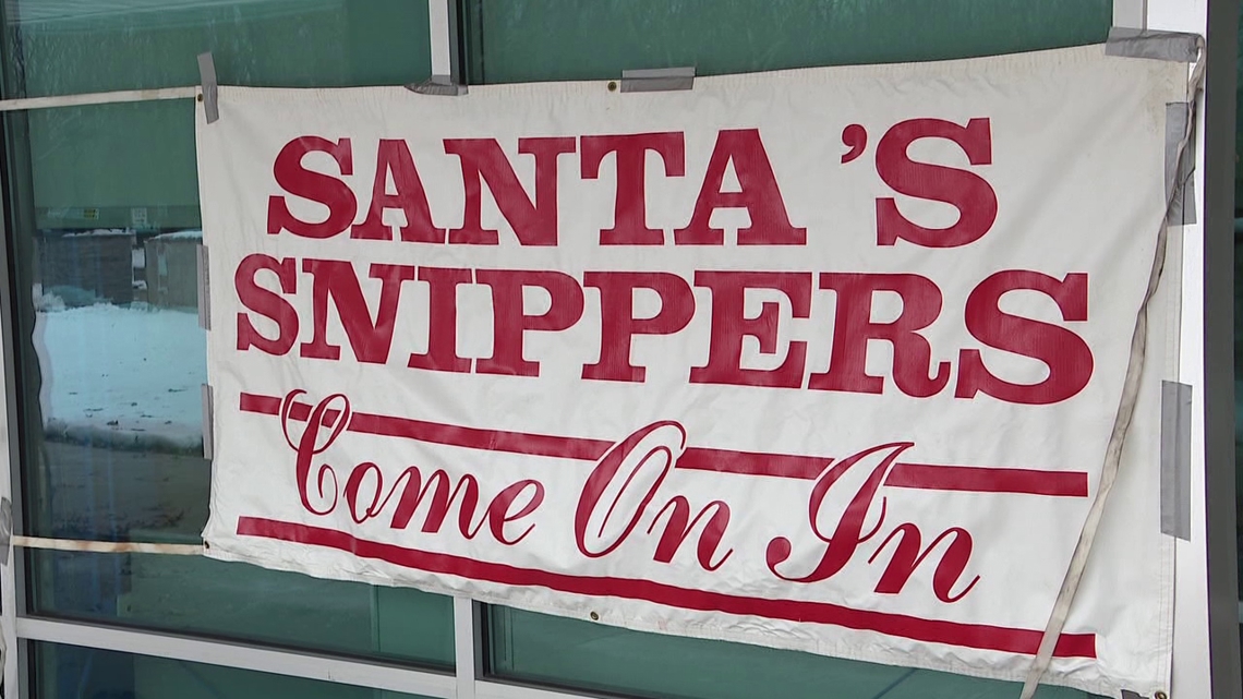 Santa’s Snippers Supports Women’s Resource Center Fundraising Efforts
