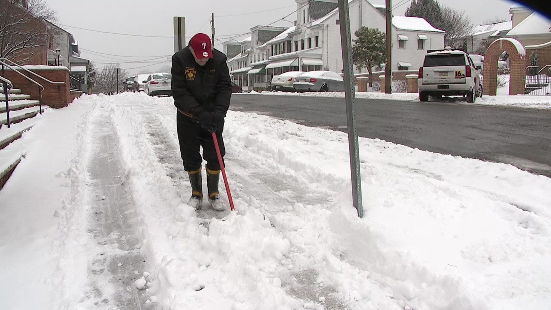 Newswatch 16's Stacy Lange shows us how parts of our area dealt with a snowy Friday.