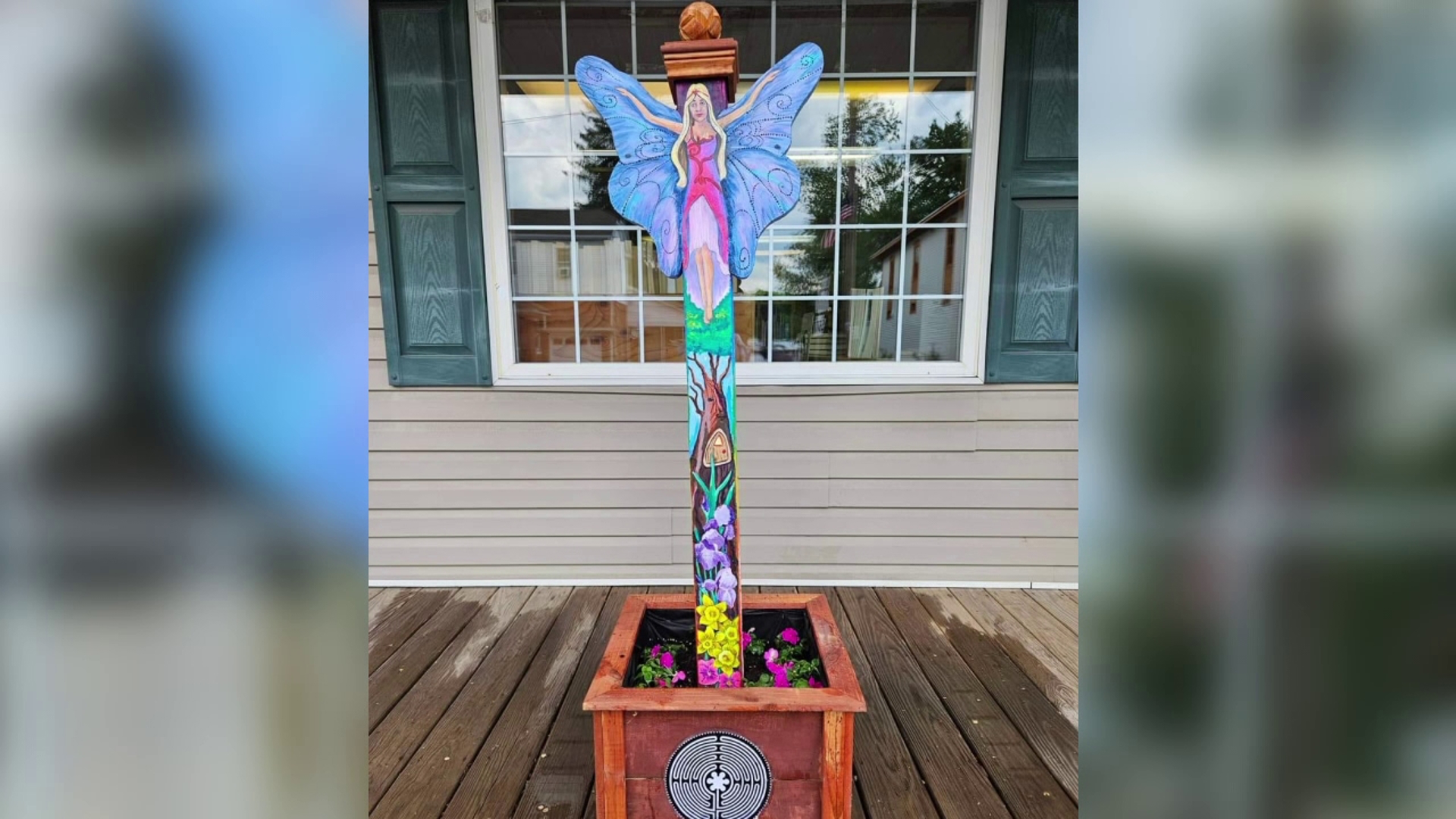 An art piece to be auctioned for charity was stolen from a library. Newswatch 16's Jack Culkin spoke to staff and the artist who want it back.