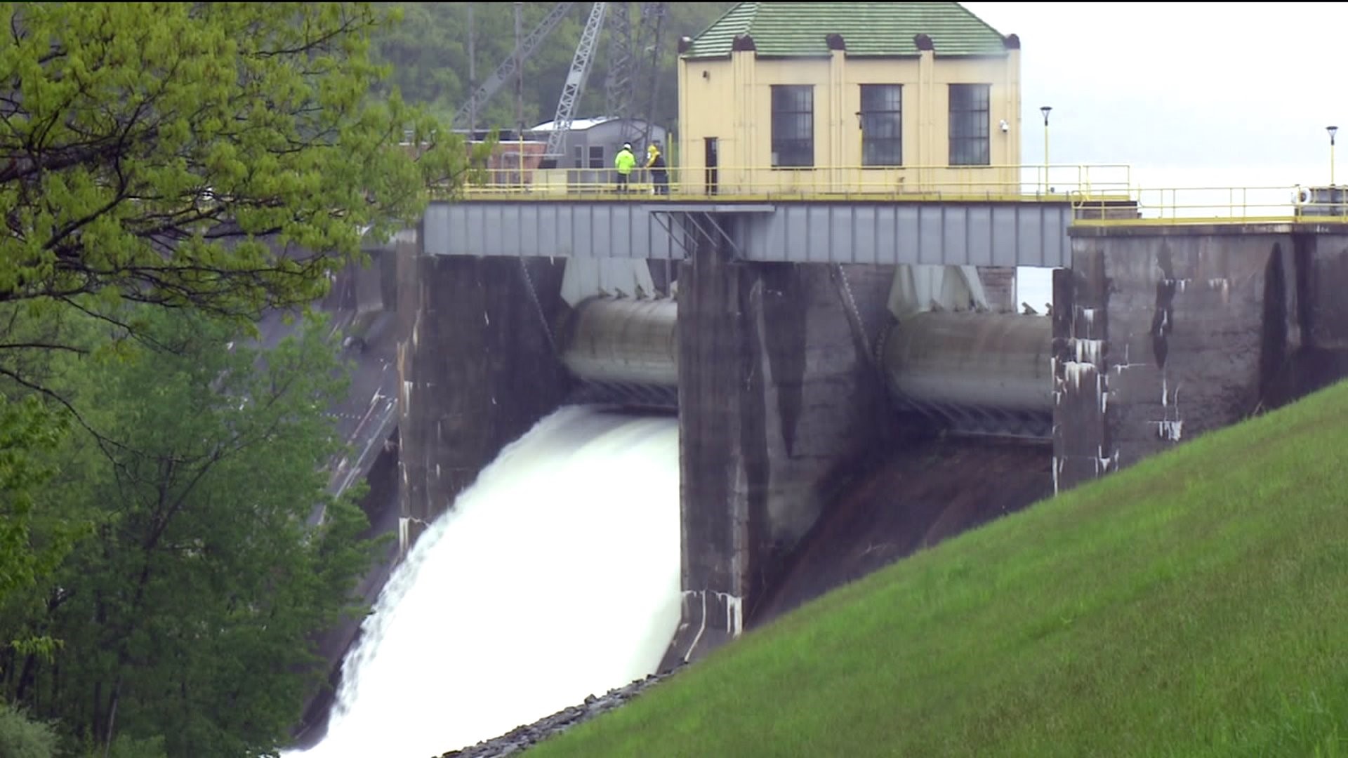 Lake Wallenpaupack Dam Release Draws Crowd