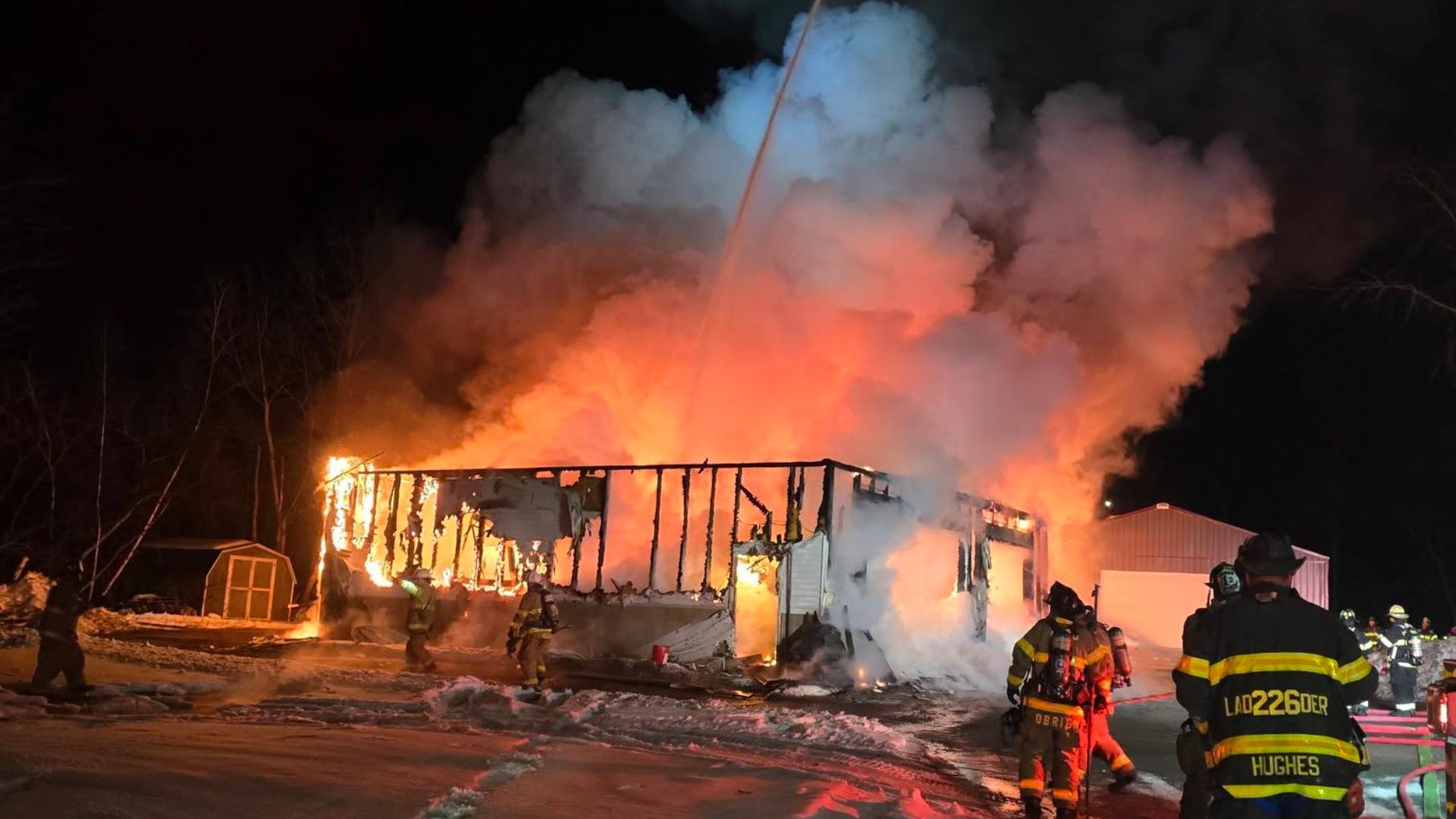 Early morning fire destroys garage in Avoca | wnep.com