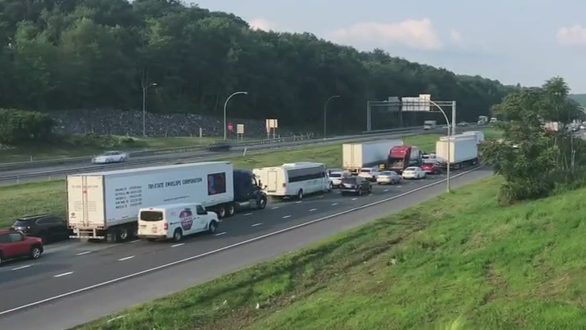 Woman, child hurt in crash on Interstate 81 in Lackawanna County | wnep.com