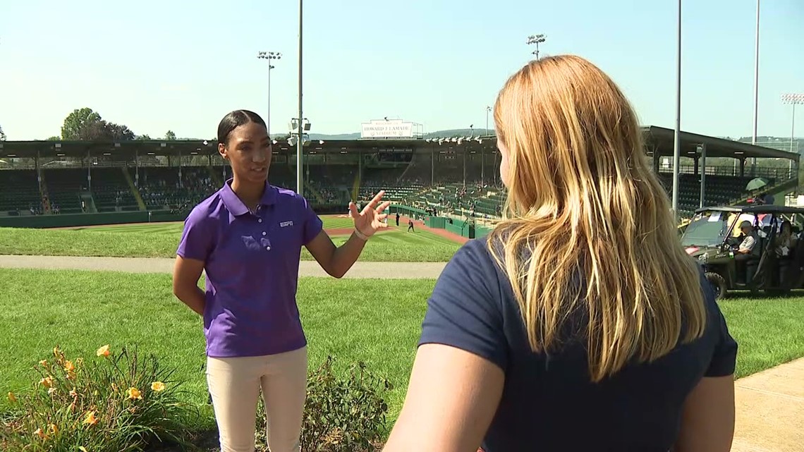 VIDEO: Mo'ne Davis, Ella Bruning Little League World Series First Pitch