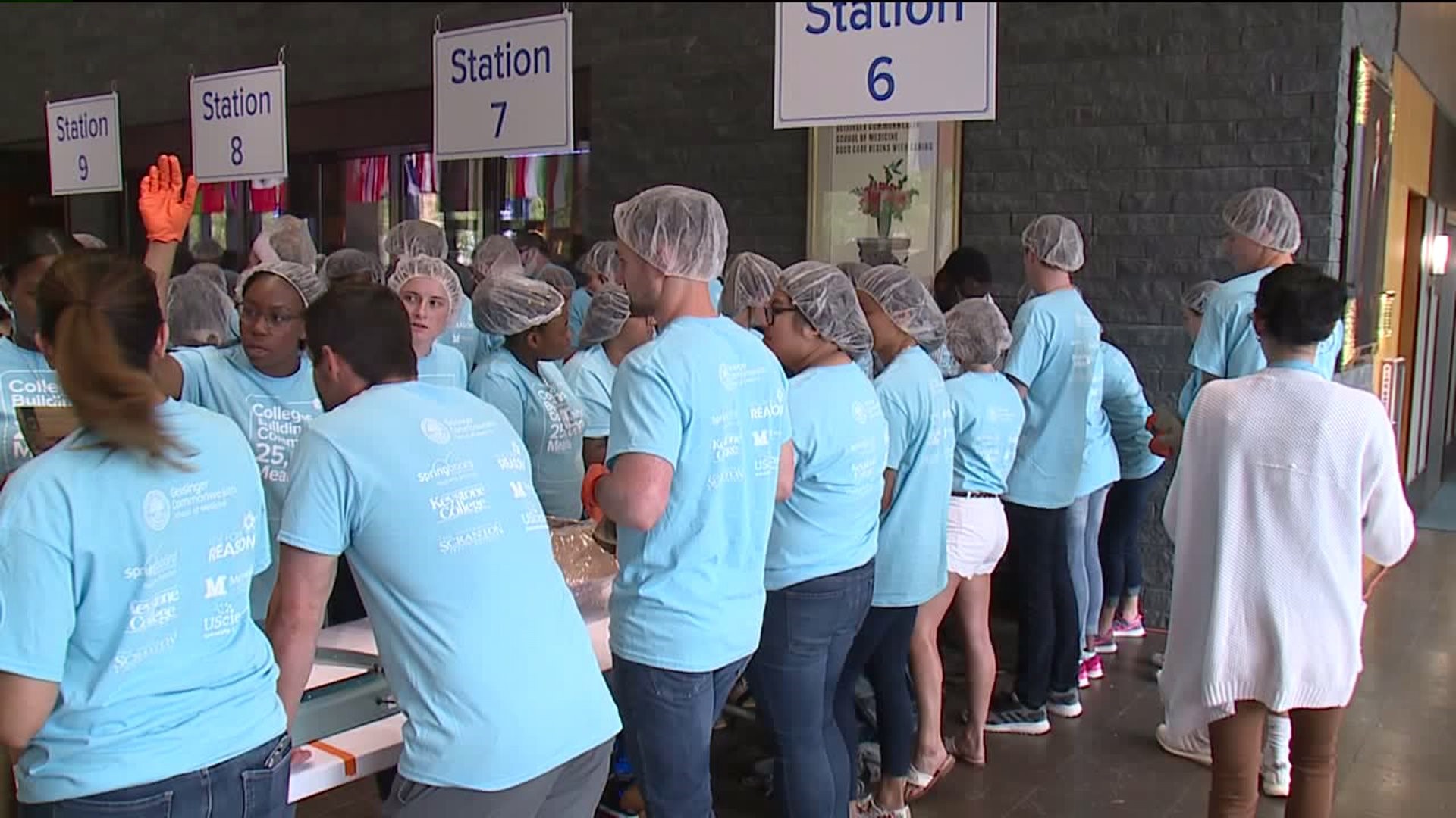 College Students Pack 25,000 Meals for Scranton Families