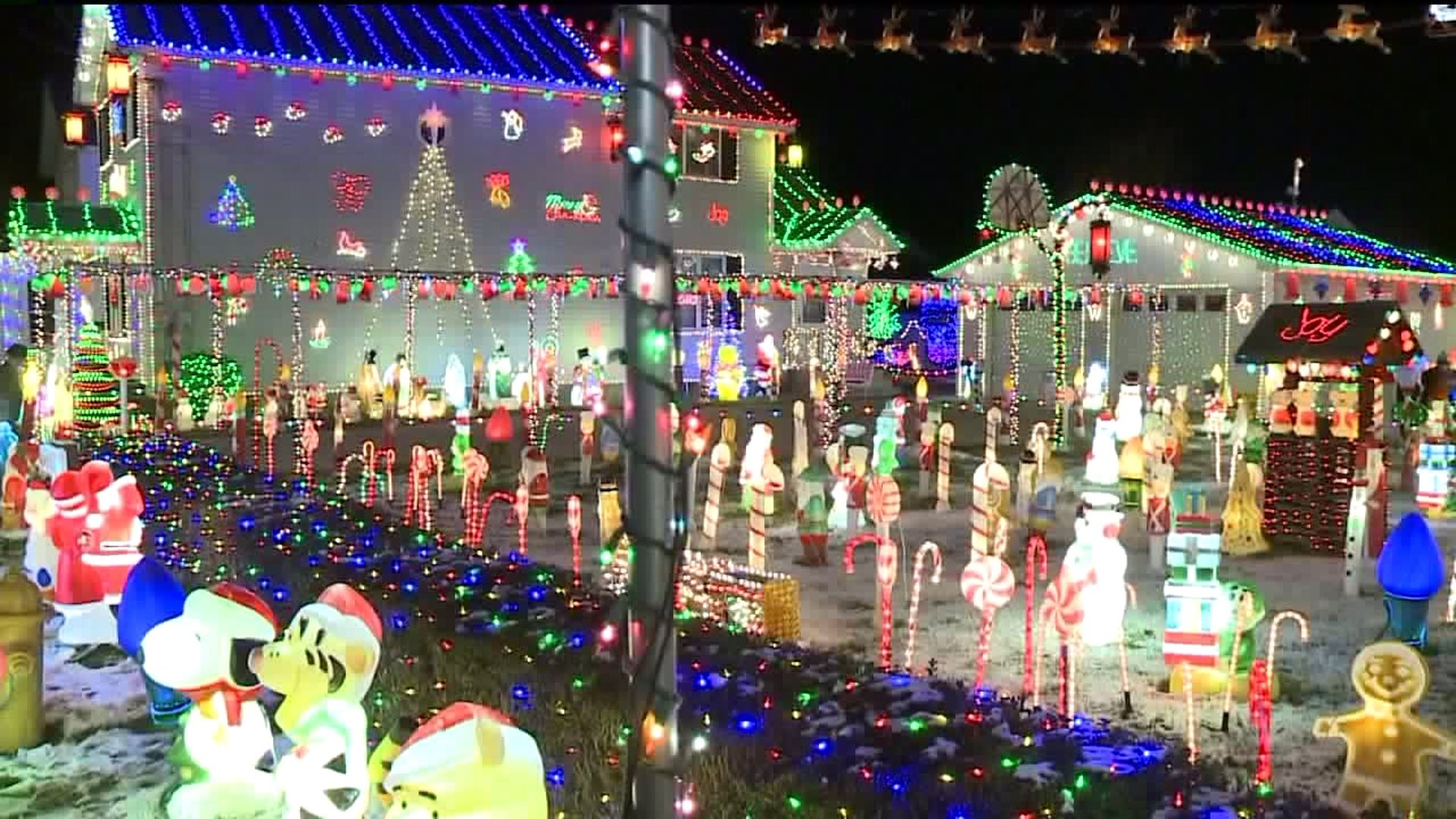 Peckville Brothers Compete On ABC's 'The Great Christmas Light Fight' Show