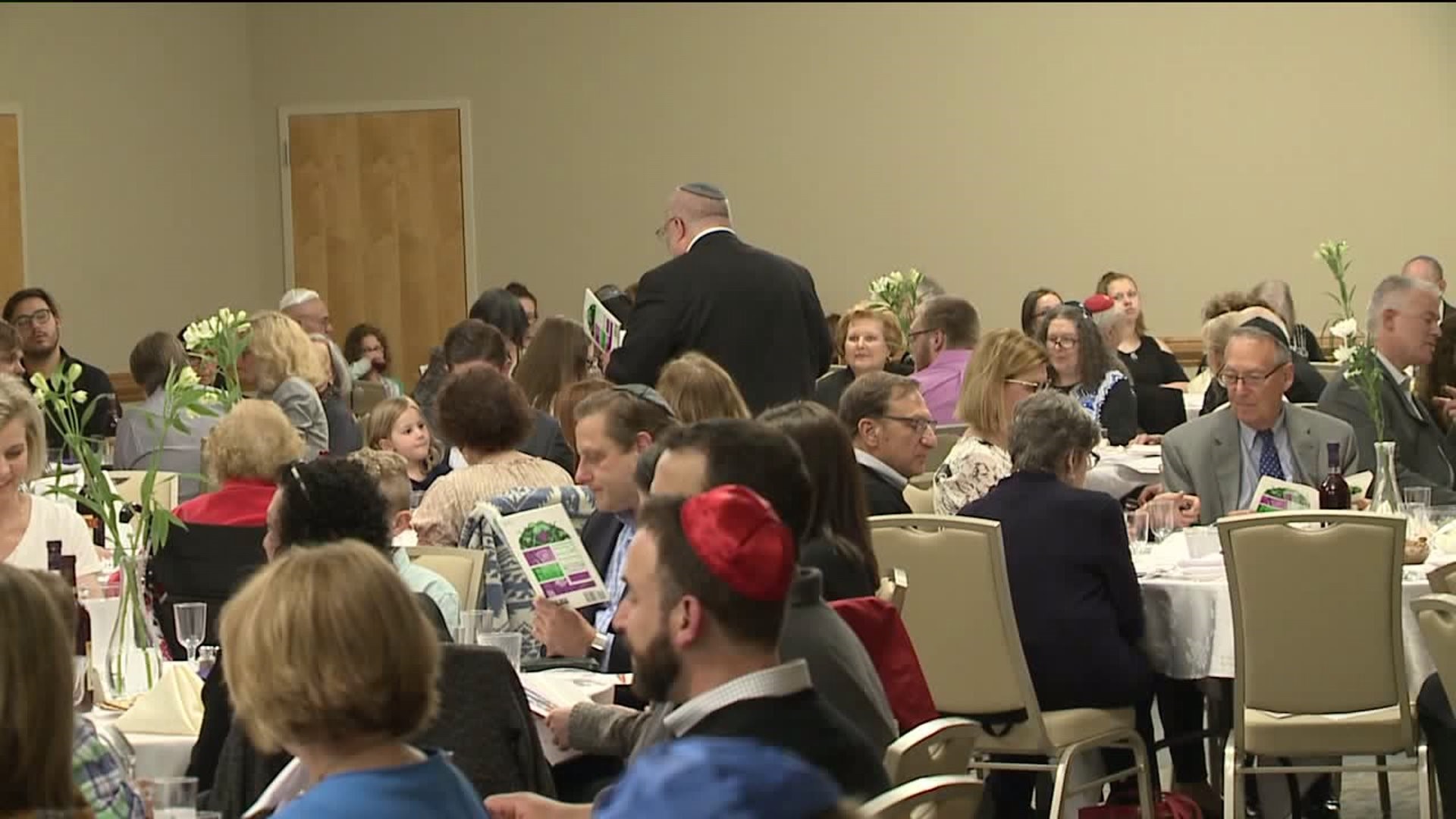 Hundreds Partake in Annual Jewish Tradition for Passover