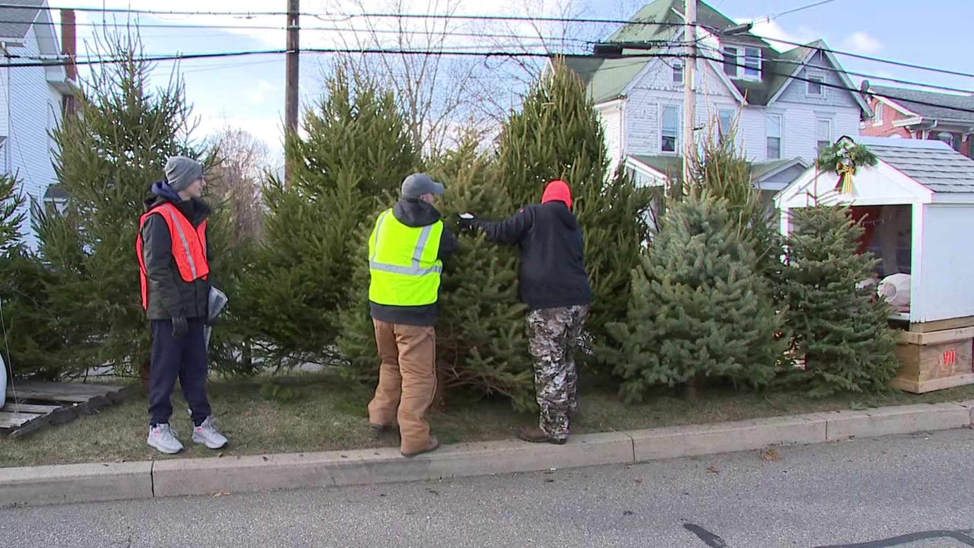 Newswatch 16's Mackenize Aucker stopped by to see what it takes to prepare for the Berwick Christmas Boulevard. 