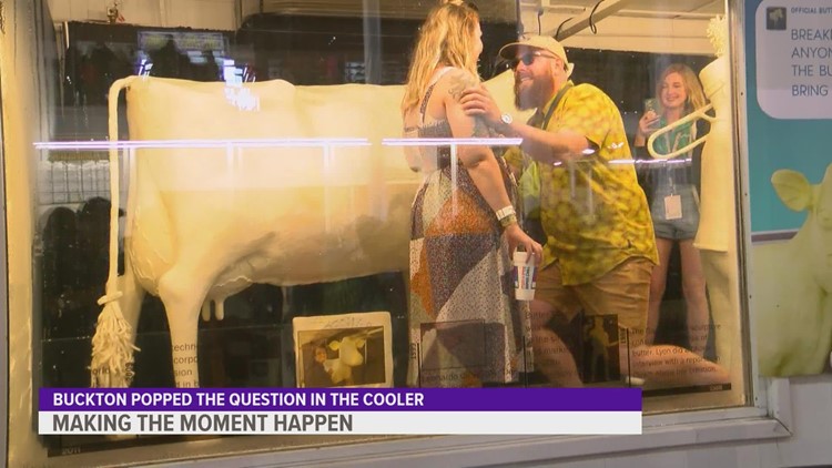 Iowa couple gets engaged in front of butter cow at Iowa State Fair